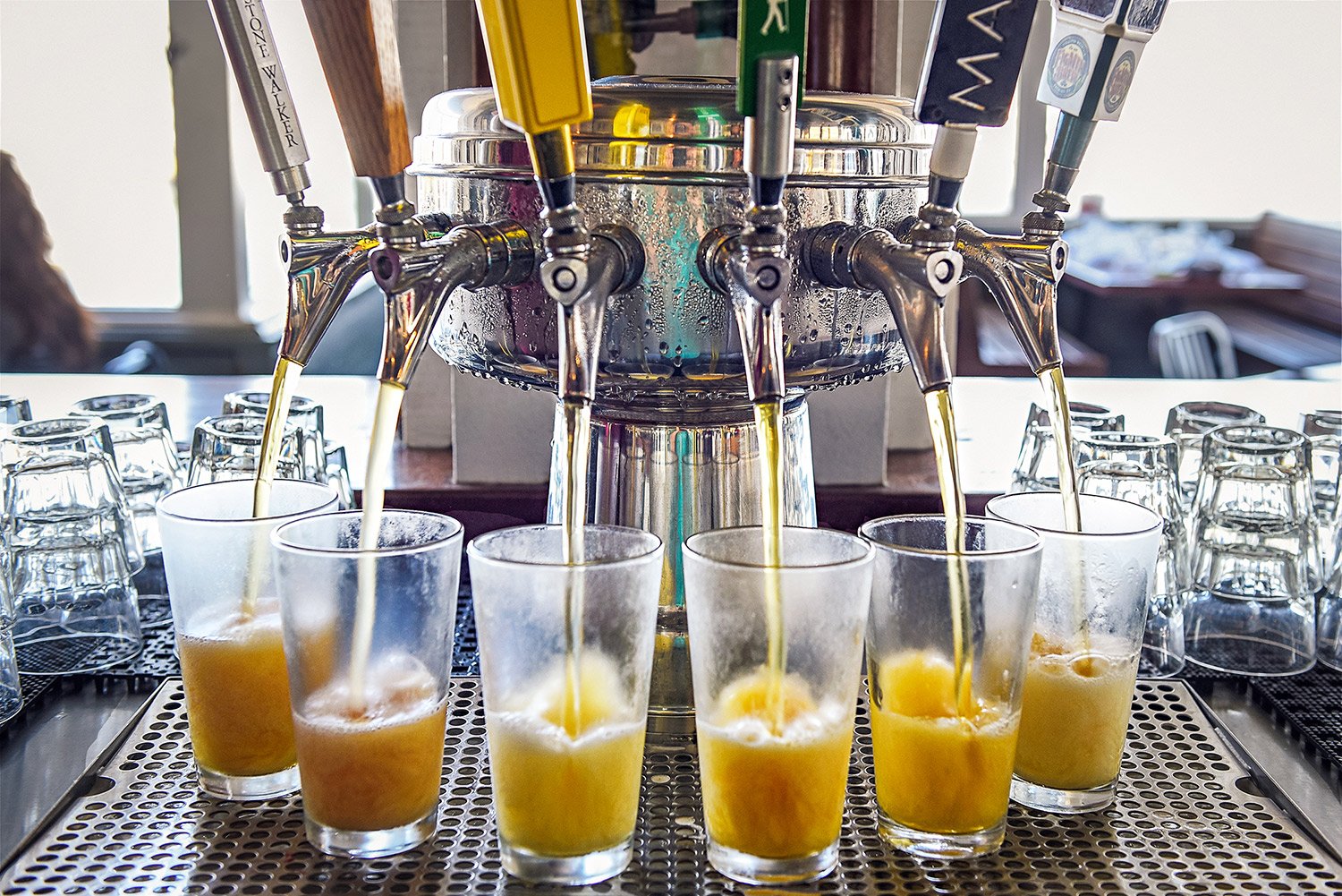 Summer draft beer taps self pouring in the Ventura harbor
