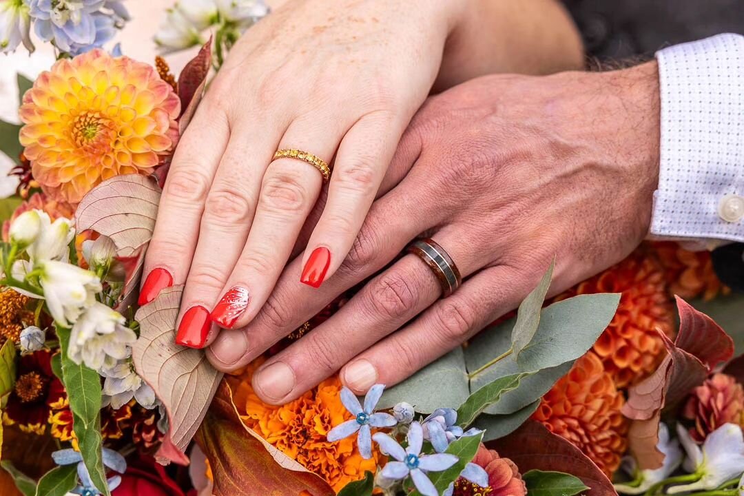 Stunning bouquets and floral arrangements at Jen &amp; Jim's wedding!