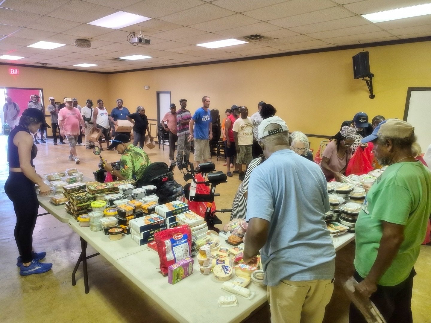 What a great day at Street Corner Ministry! 🙌 Every Saturday morning, this outreach brings love and support to our community &mdash; and today was extra special thanks to an incredible donation from Publix! Meats, cheeses, and ready-made meals were 
