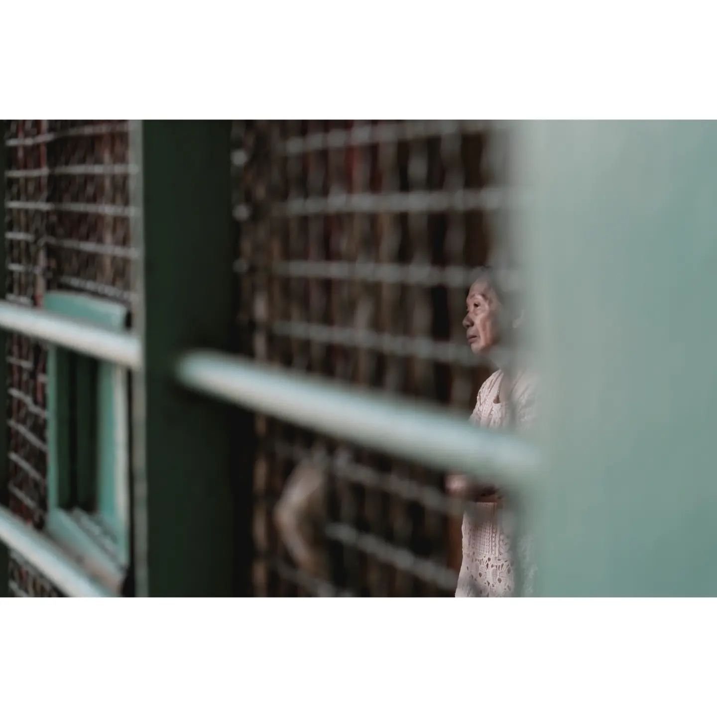 [STREET] Behind the curtain 
.
.
.
#saigon #MyVietnam #cholon #streetstyle #tet #vietnamstreets #life_is_street #myspc #vietnamisawesome #friendsinstreets #streethunters #trs_members #streetsansfrontieres #spicollective #infinity_street #magnumphotos