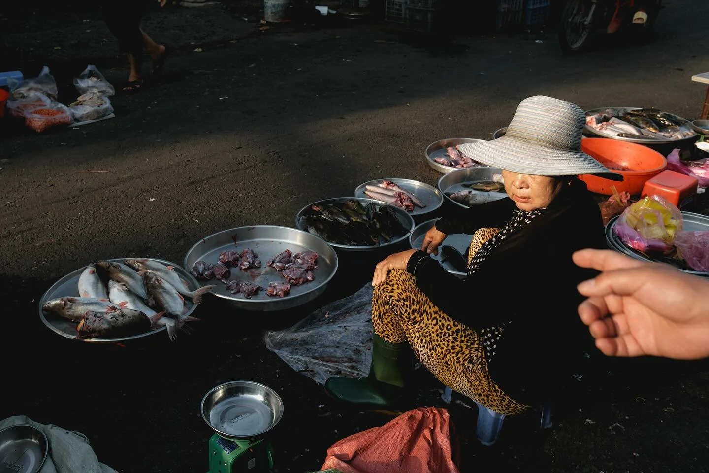 [SAIGON] Wandering in Thanh Da 
&bull;
Join me on an immersive photography tour and capture the real Saigon through your lens

#MyVietnam #streetstyle #vietnamstreets #life_is_street #myspc #friendsinstreets #streethunters #trs_members #streetsansfro