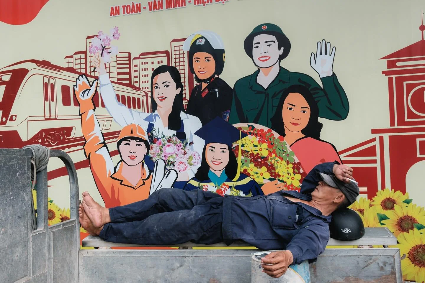 [SAIGON] Saigon stories
&bull;
&bull;
&bull;
#MyVietnam #streetstyle #vietnamstreets #life_is_street #myspc #friendsinstreets #streethunters #trs_members #streetsansfrontieres #spicollective #infinity_street #magnumphotos #yourshotphotographer #repor