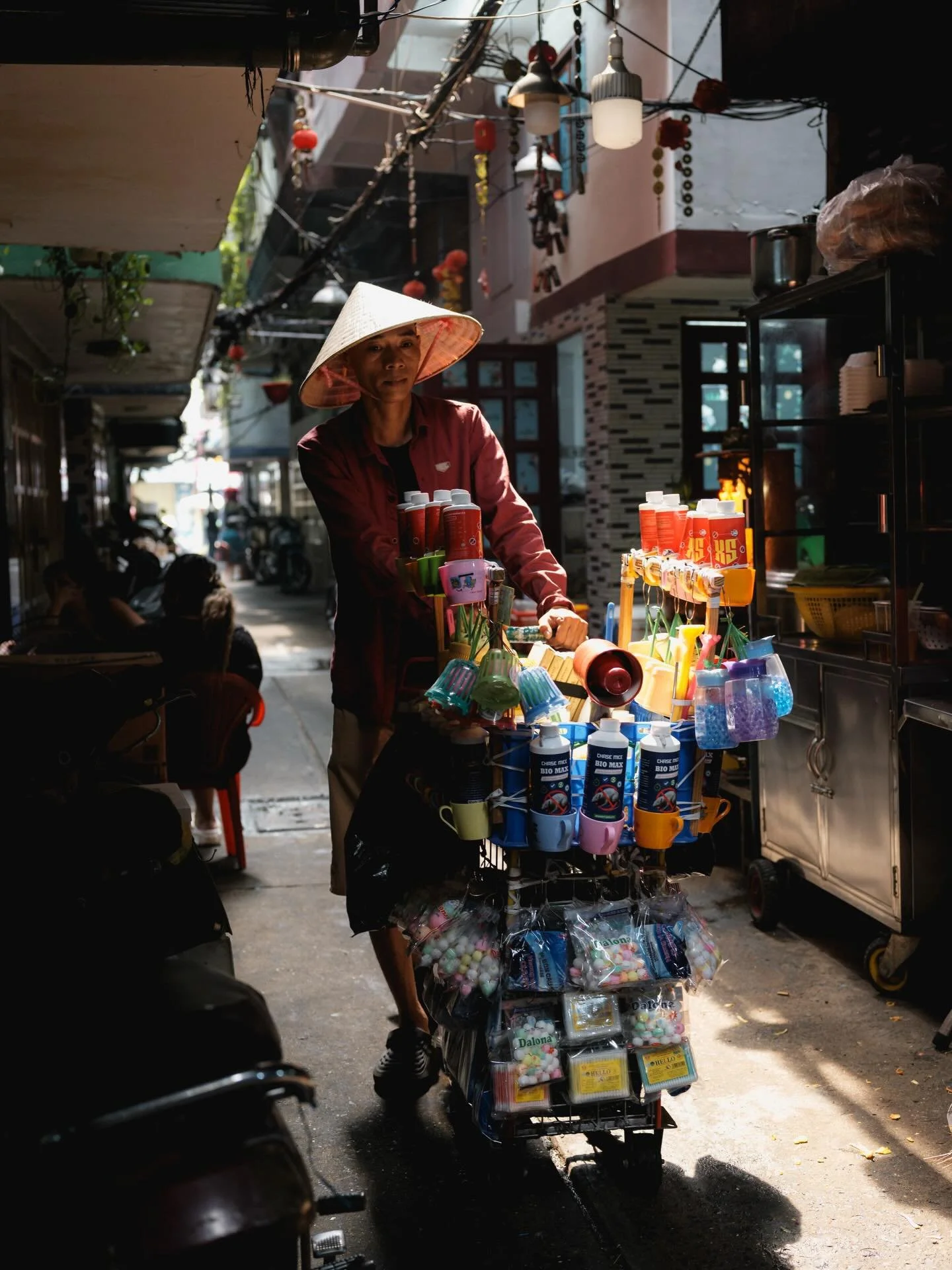 [SAIGON] Saigon stories
&bull;
&bull;
&bull;
#MyVietnam #streetstyle #vietnamstreets #life_is_street #myspc #friendsinstreets #streethunters #trs_members #streetsansfrontieres #spicollective #infinity_street #magnumphotos #yourshotphotographer #repor