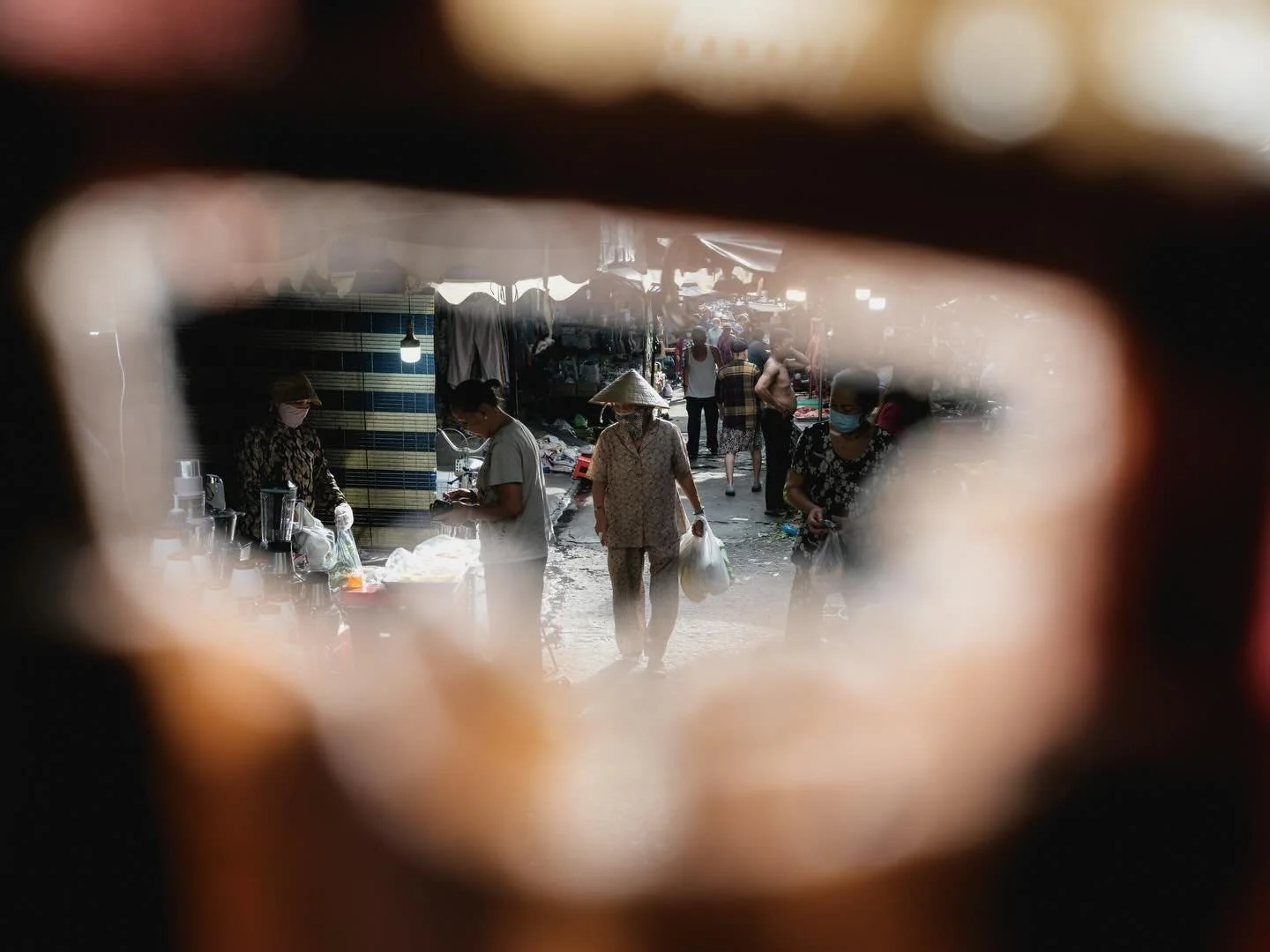 [SAIGON] Some images from recent Rise and Shine in an enchanted maze tours
&bull;
Join me on an immersive photography tour and capture the real Saigon through your lens

#MyVietnam #fujifilmvietnam #vietnamstreets #streetphotography #saigonphototours