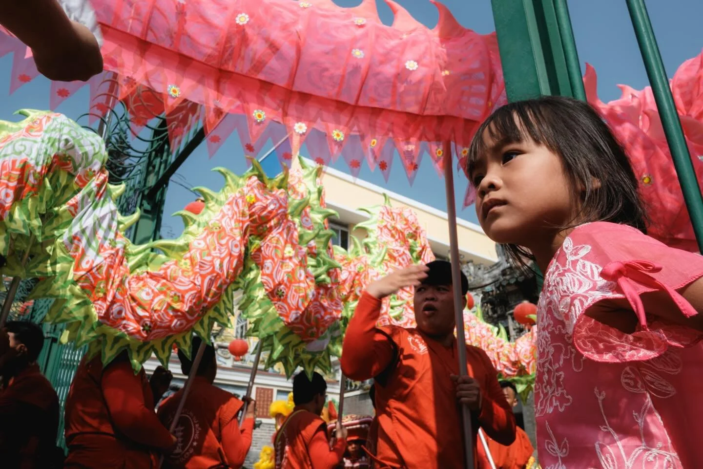 [SAIGON] Kids just gonna be kids
&bull;
&bull;
&bull;
#hochiminhcity #fujifilmvietnam #streetphoto #worldstreetfeature #saigonphototours