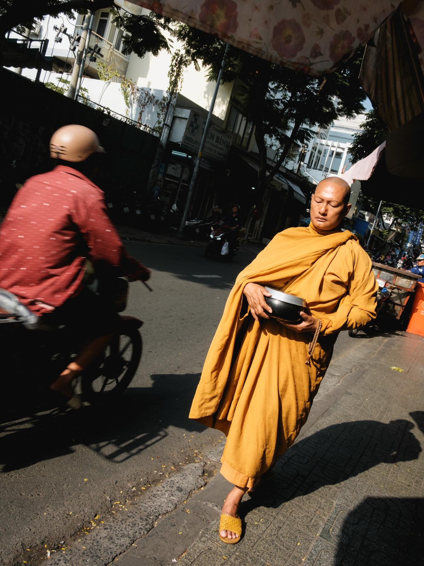 [SAIGON] Saigon stories
&bull;
&bull;
&bull;
#MyVietnam #streetphotography #vietnamstreets #fujifilmvietnam #saigonphototours