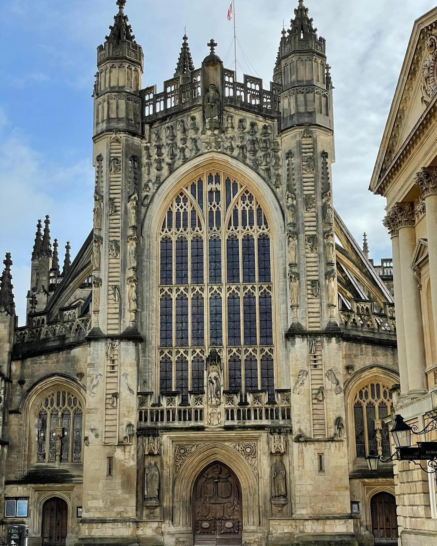 Behold beautiful Bath! 🤍🧡🤍Catching rare early morning moments of calm in our next TCT destination.🙏🏼Stay tuned for news on our opening plans! 💥💥Our 7th TCT bringing Sri Lankan Street food to the streets of the UK! 💚😜🌴

#shapingsrilankaneatsintheuk
#srilankaneats
#thecoconuttree 
#bath
#bathabbey 
#visitbath
#bathlife
#bathcitycentre
#beautifulbath
#historicalbath
#destinationtct
#islandflavours
#awardwinning
#introyourcrew
#tcttakeaway
#eeeeeats 
#takeaway 
#veganfood
#vegetarian 
#goodvibesonly 
#tct
#srilankafood 
#friday
#fridayfeeling