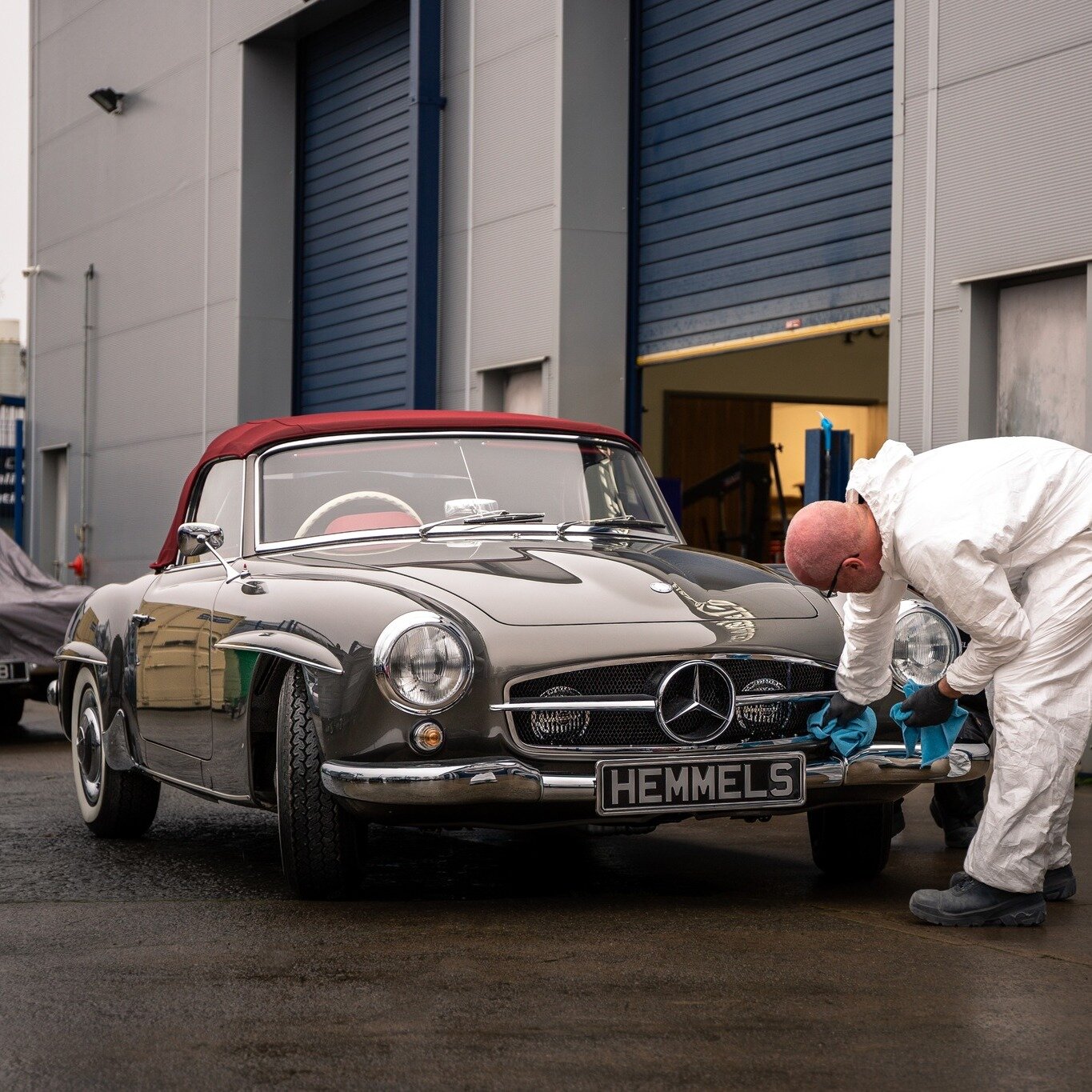 Goodbye &amp; farewell - a final fettle before delivery. #300slgullwing #300slroadster #w198 #w113
#190SL #w121 #Mercedesbenzclub #mercedessclassic
#classicmercedes #mercedesclassics
#mercedesbenzclassic #mercedesbenzclassicclub
#300sl #luxurycars #r