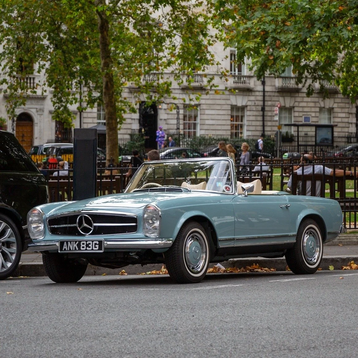 Horizon Blue with Light Cream interior is the perfect summer colour combination.  This photo of a Hemmels classic was captured in London, where it is exempt from the city's congestion fees - an unexpected benefit of owing a classic car.