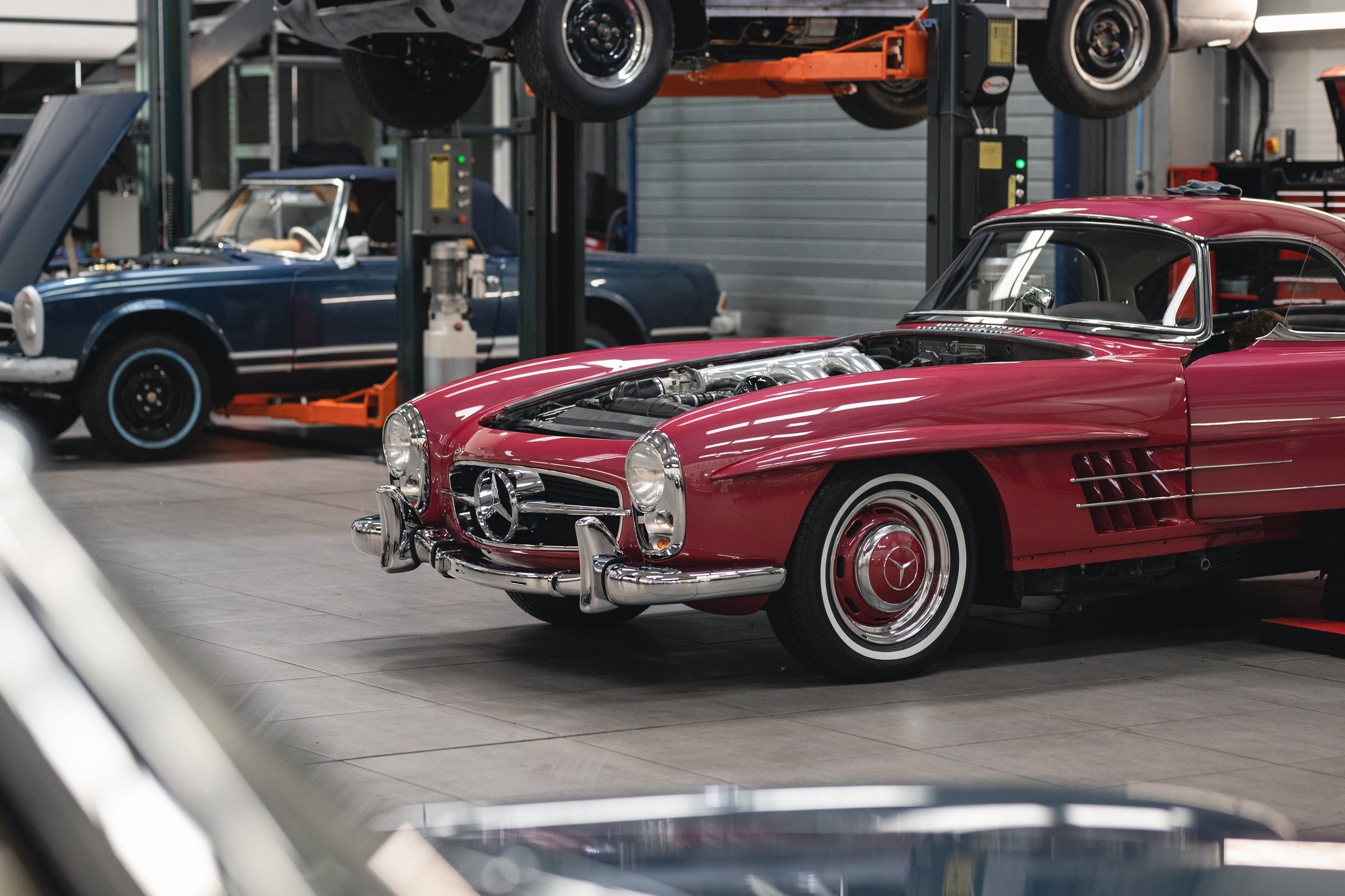 At Hemmels, anything is possible. Perhaps a strawberry red 300SL or midnight blue Pagoda is your dream. Whatever colour combination you desire, we can make your vision a reality.