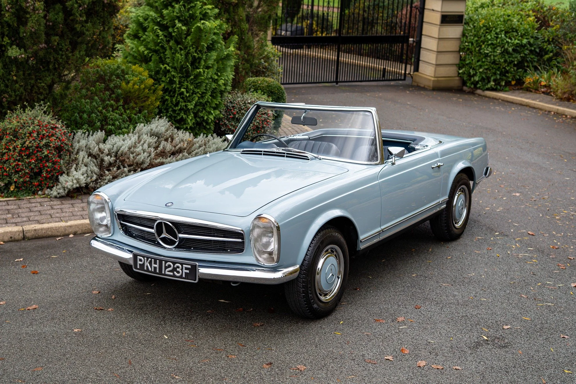* SOLD *  This beautiful ready-to-drive 280SL Pagoda was acquired by a savvy collector who sought a classic with both superb quality and pristine appearance. If you are looking for an exceptional classic be sure to check the Hemmels Vault, or ask us 