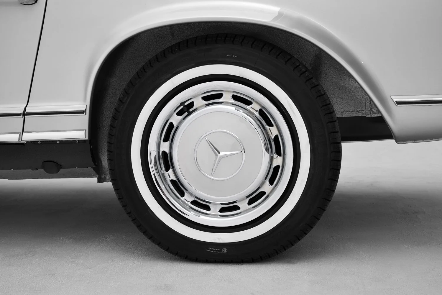 Mercedes_Pagoda_szary_27.jpg