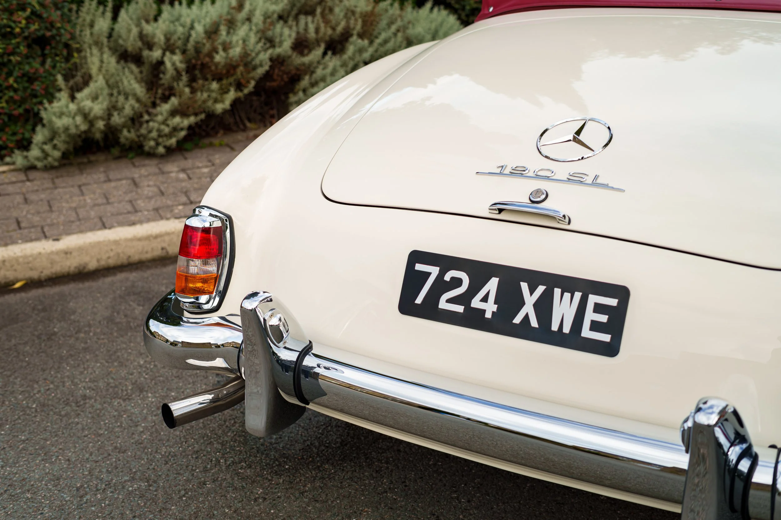 White 190 SL-20.jpg