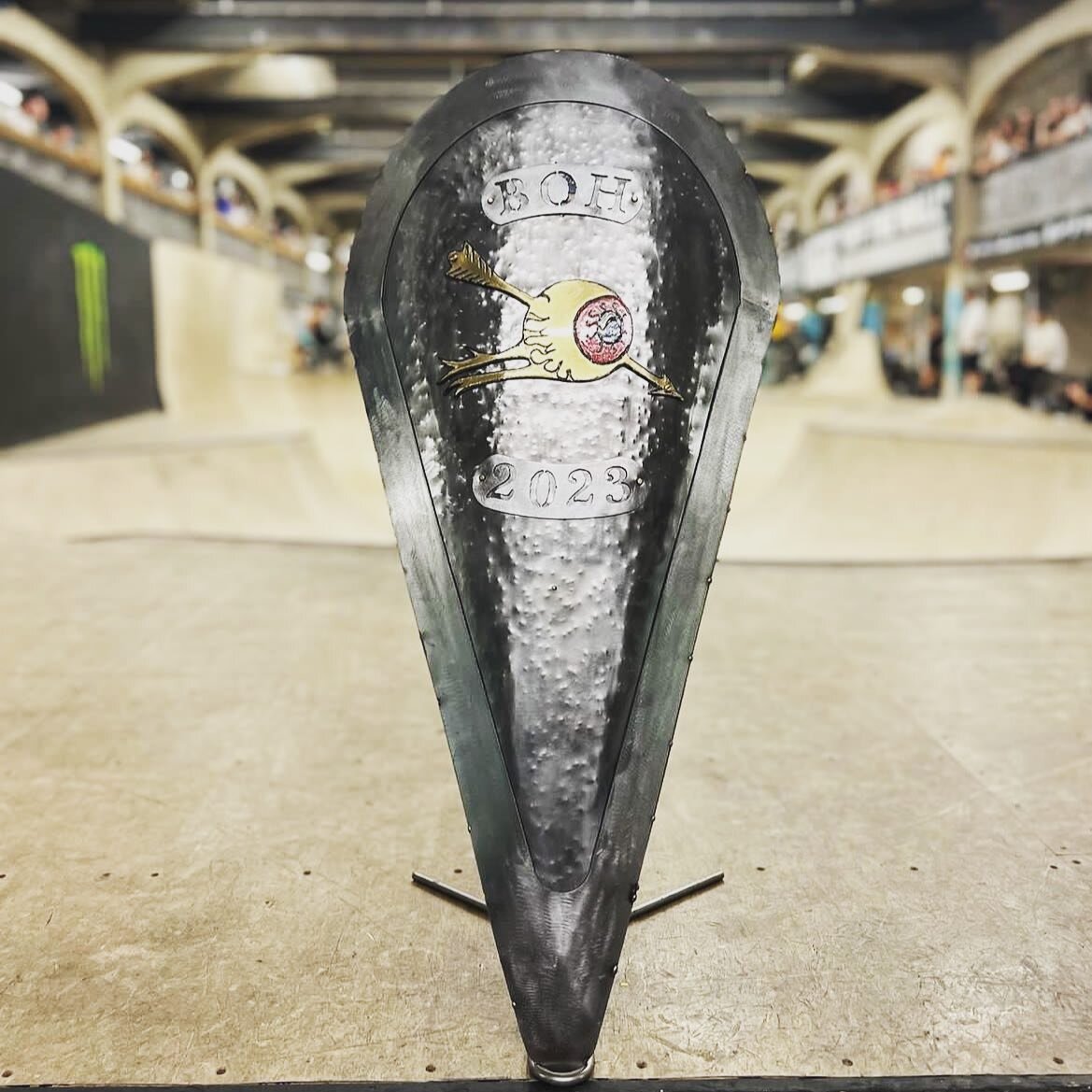 Always a pleasure to hand make the winners trophy for Source Bmx&hellip; this year we went with a beaten and planished steel shield with the arrow through the eye hand engraved and painted.. 

#jakerobbinsvintageengineering #fabrication #handmade #ha