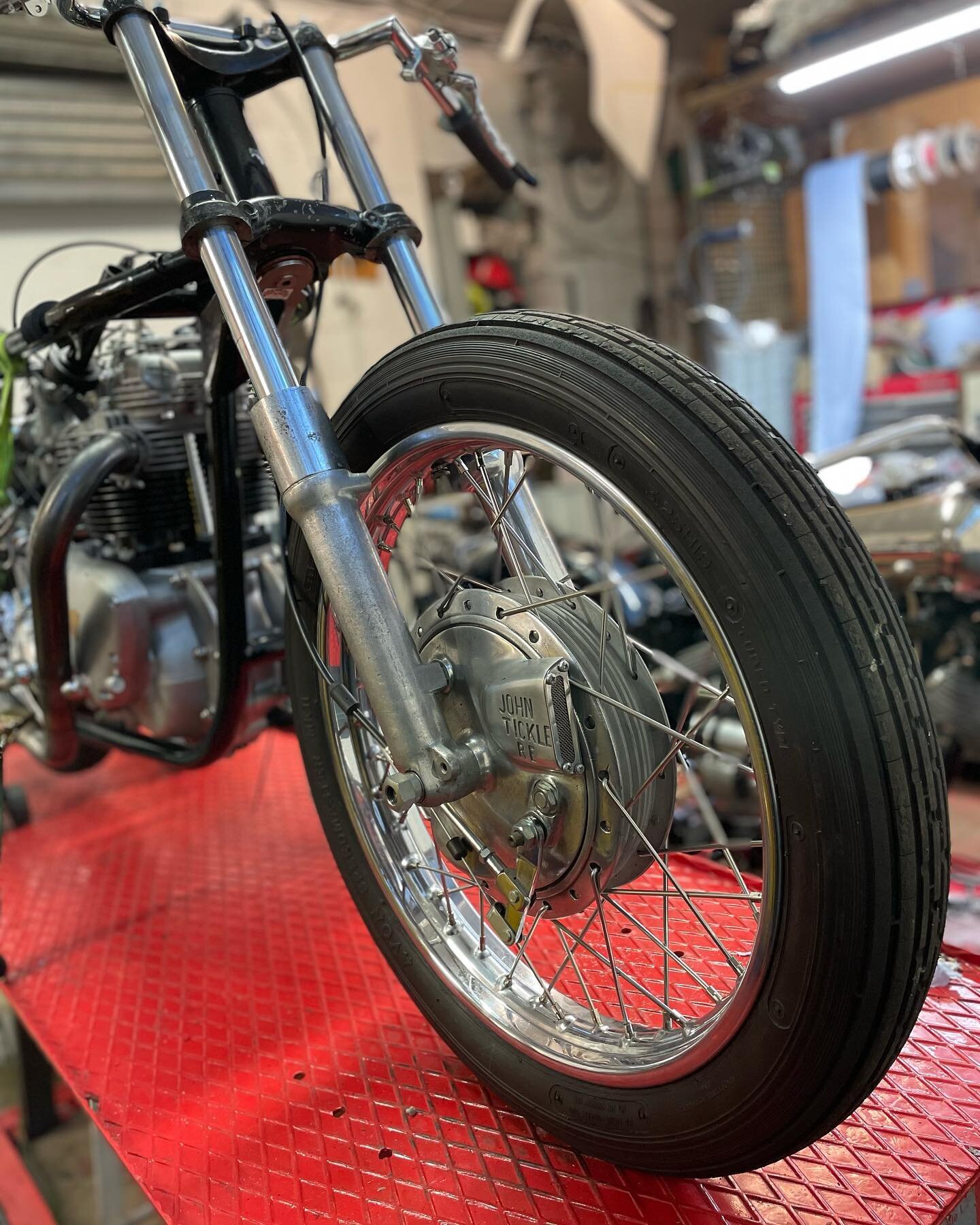 Petrol head jewellery by John Tickle fitted up to this Triton, it&rsquo;s in with us for a frame straighten on our Motoliner jig.. 

#jakerobbinsvintageengineering #motorcycles #triton #norton #triumph #custommotorcycle #engineering #hastings