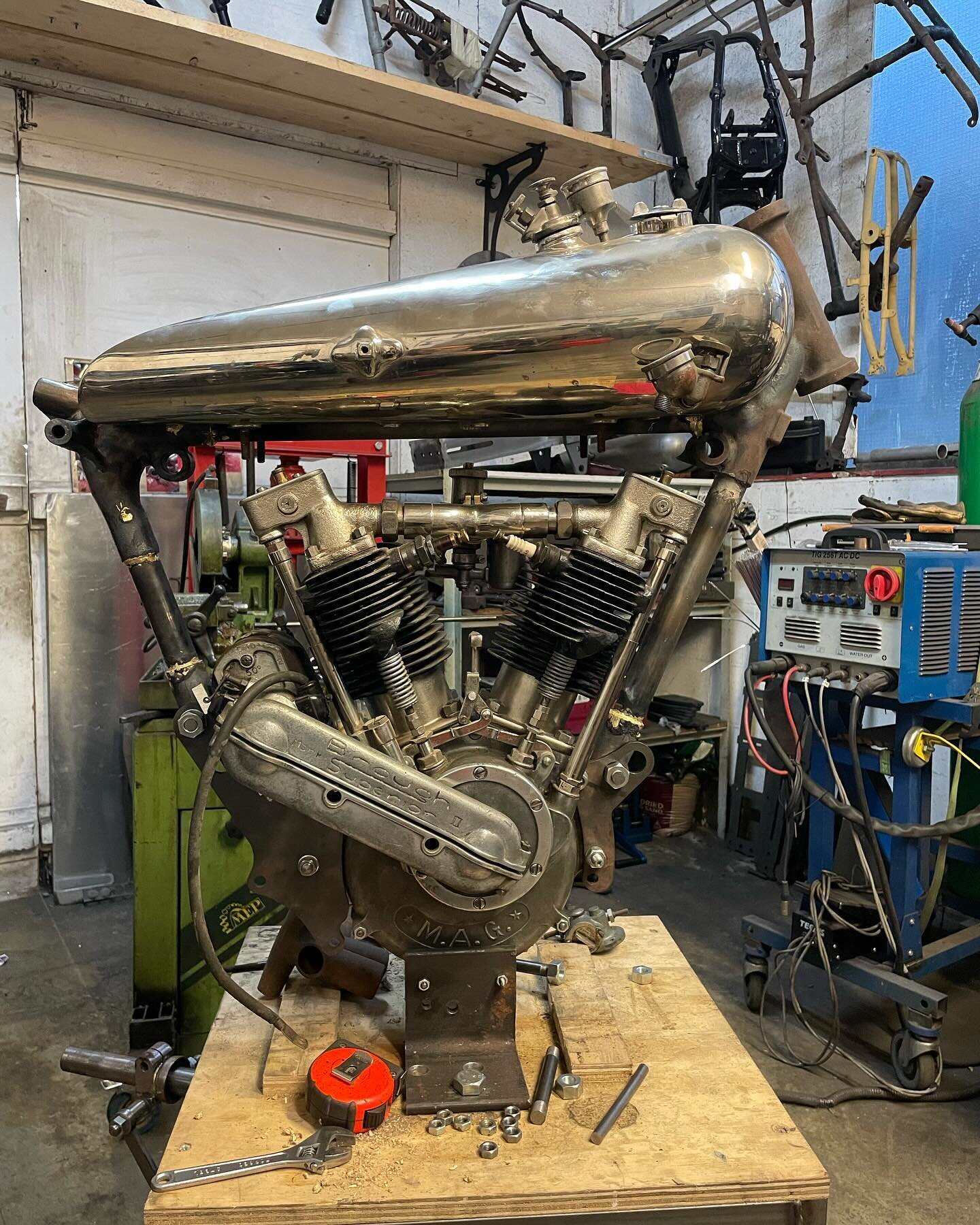 This Mk11 Brough Superior is coming along, just some engine plates to do and some ancillary lugs to attach and the new front frame section will be ready for the rear triangle to be built up.. 
#jakerobbinsvintageengineering #vintagemotorcycle #brough