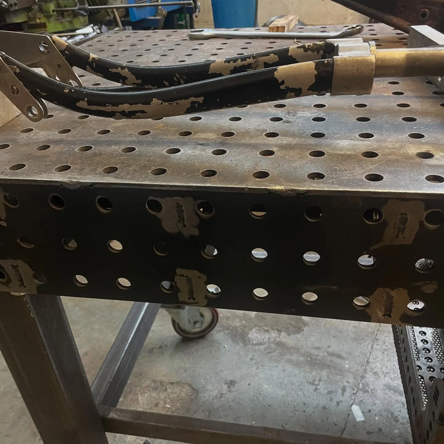 Phelon and Moore forks in for some straightening..
#jakerobbinsvintageengineering #phelonandmoore #girderfork #motorcyclechassisrepair #hastings #engineering #fabrication