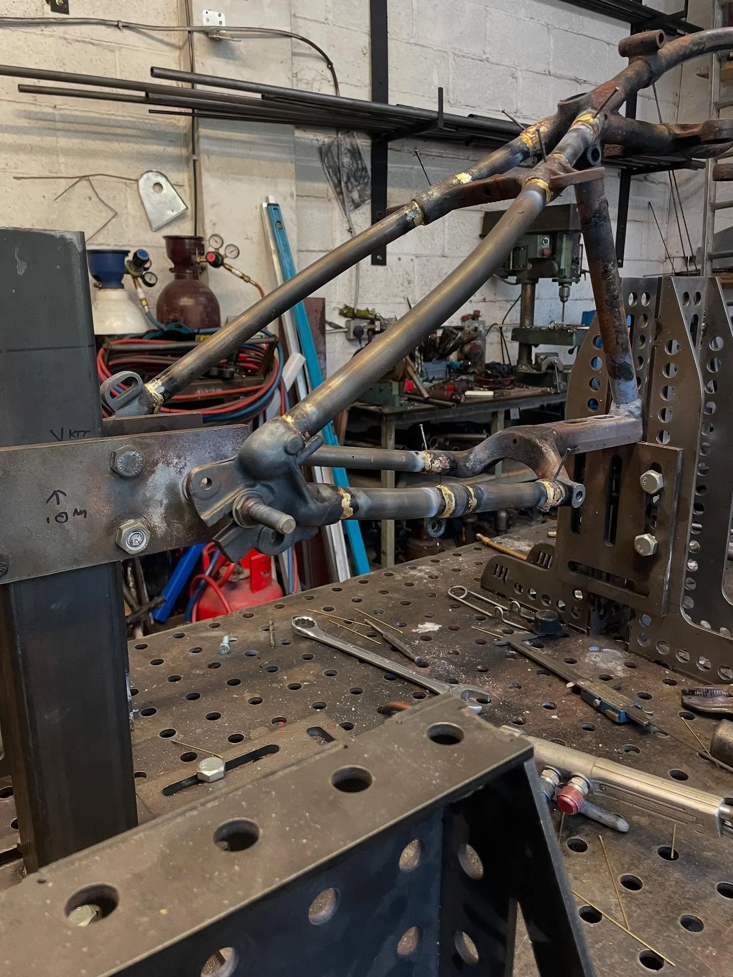 Big honour to rebuild this works Velocette mk1 ktt racer rear frame section..
#jakerobbinsvintageengineering #velocette #hastings #framestraightening #motorcycleframerepair