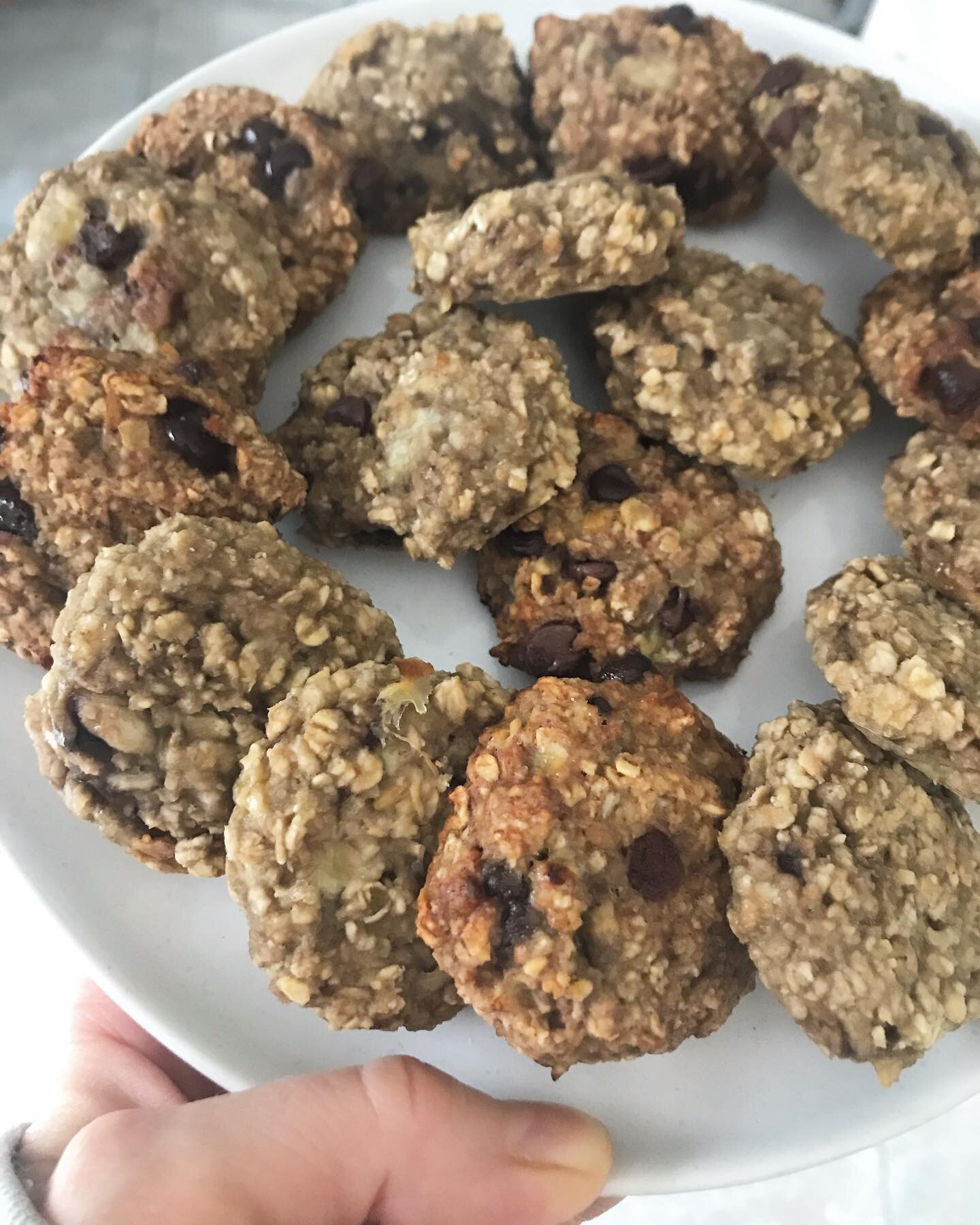 A plate of banana 🍌 oat bites made during our moments of mindfulness session last night. Loved by kids and adults alike it would seem and so easy to make. 

Healthy eating and baking doesn&rsquo;t have to be hard. These take 5-mins to make, 15-mins 