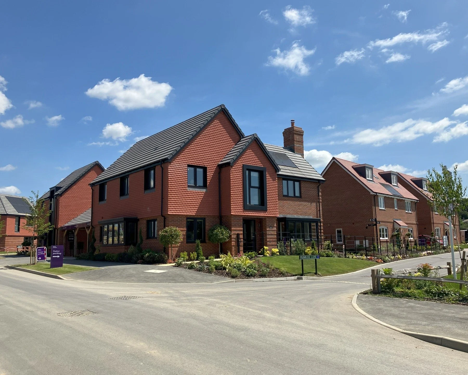 Progress continues at Friars Oak, Hassocks with @taylorwimpey as 130 beautifully crafted new homes are under construction. The new development offers an exclusive collection of 2, 3, and 4-bedroom homes, combining modern design with spacious living a