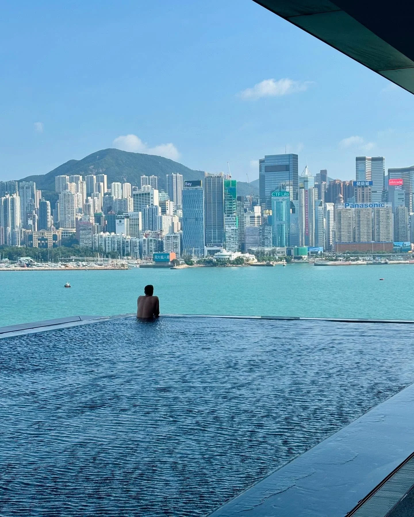 Huge congratulations to @rosewoodhongkong, named the best hotel in the world at @50best_hotels last night 🍾 @bon_vivantito and I had the utter pleasure and privilege of staying there just a few weeks ago, and my mind is still boggling from the beaut