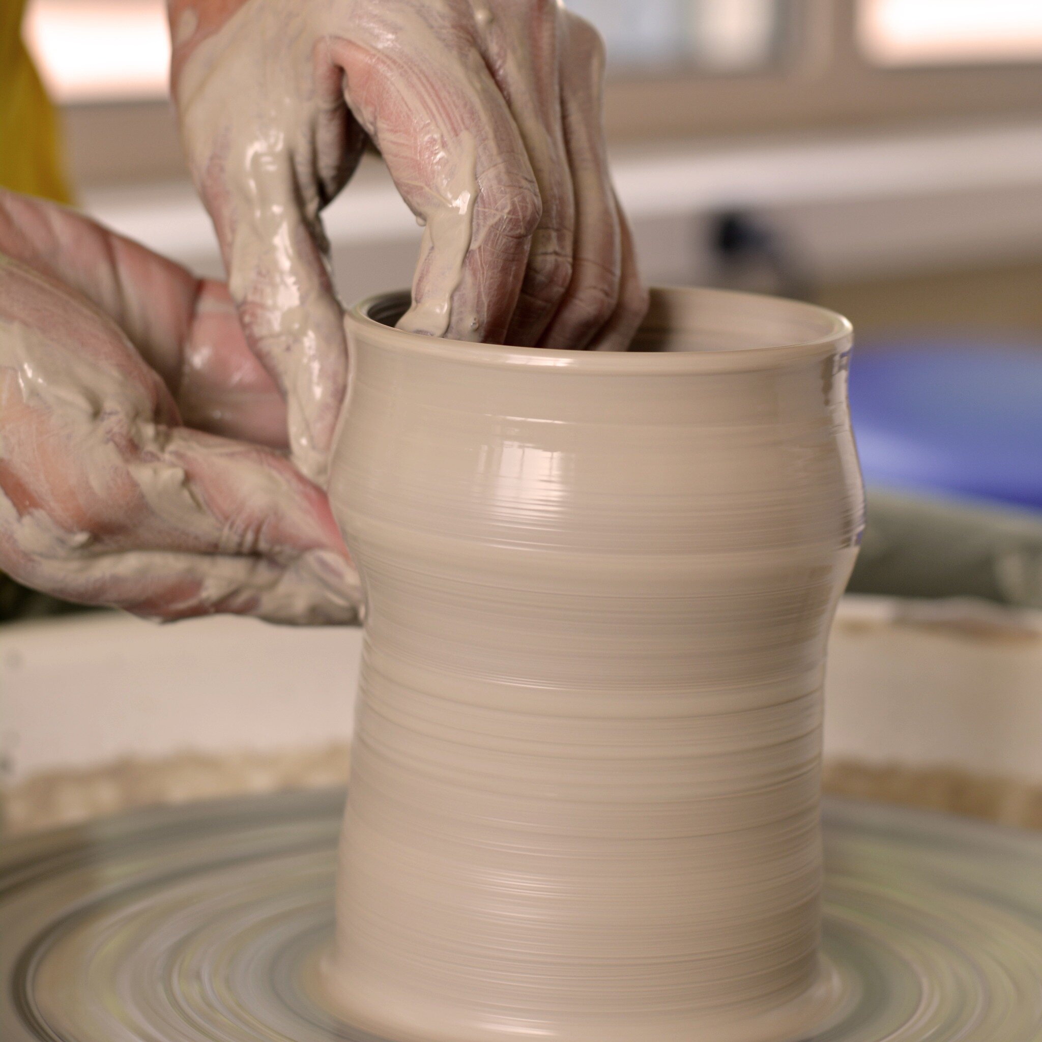 Le saviez-vous ? 
La poterie est une activit&eacute; apaisante qui peut aider &agrave; r&eacute;duire le stress et l'anxi&eacute;t&eacute;. Une &eacute;tude publi&eacute;e dans le Journal of the American Art Therapy Association a montr&eacute; que la