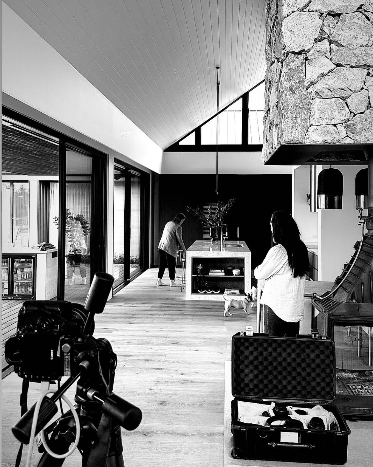 Not every day I get to spend time with insanely talented people @_designbyad @tatjanaplitt @jacquiaddison @shezmcmillan thank you so much for a wonderful day in this stunning home, I soaked in every inch of the design, style, quality and creativity 
