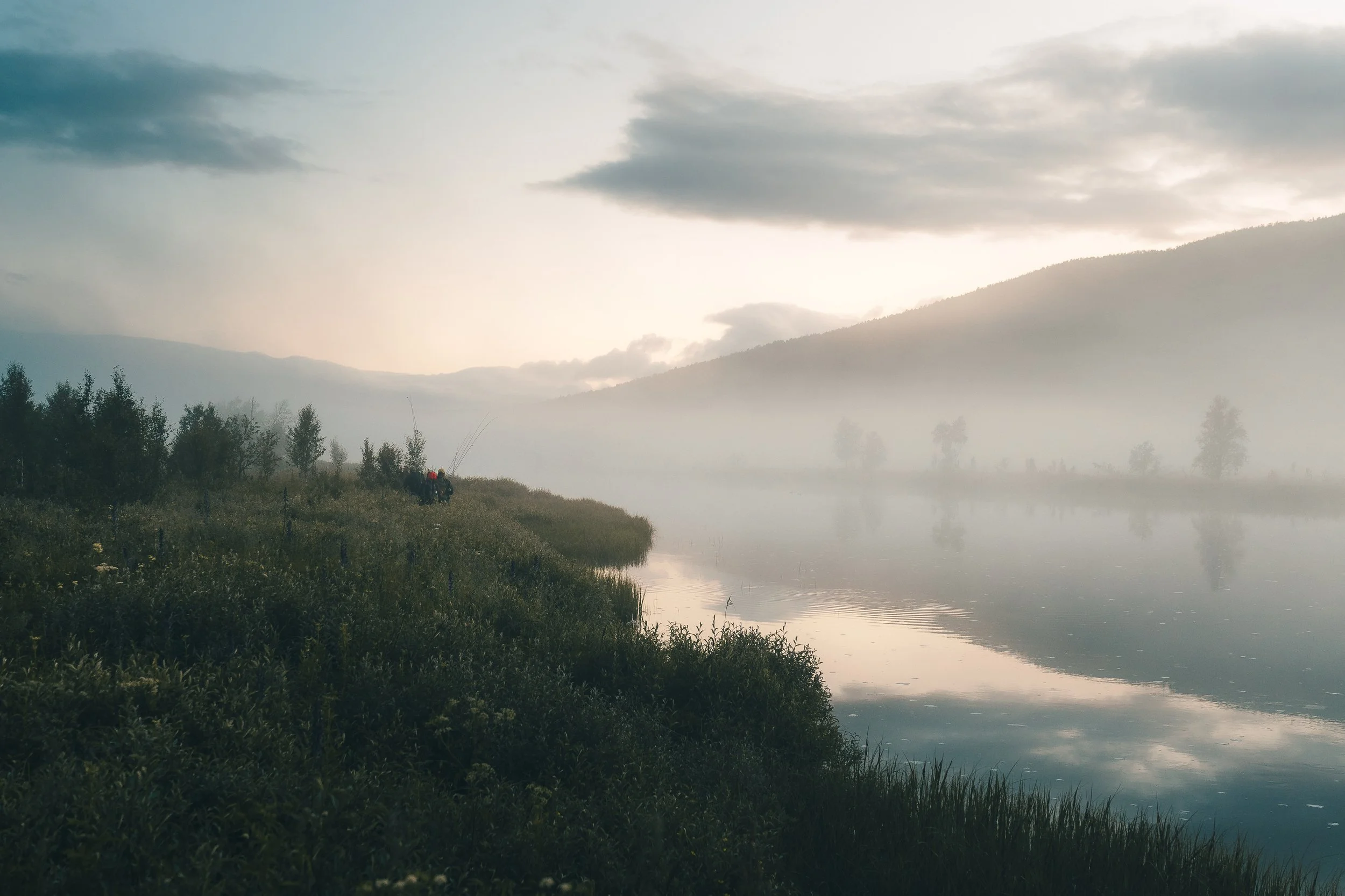atmospheric-scenery-fly-fishing-adventure-lapland-wilderness-photo.jpg