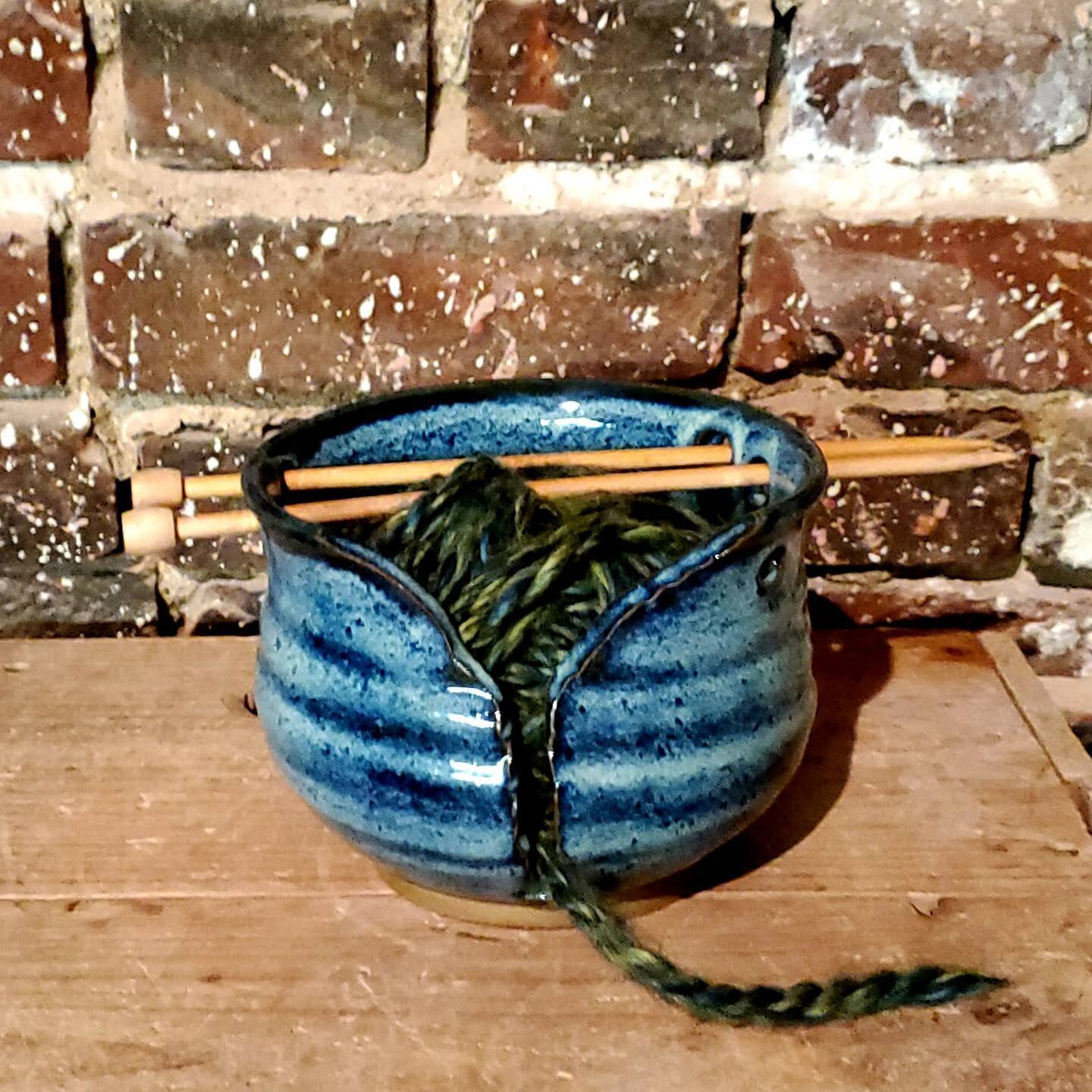 Knitting bowl, slot style.