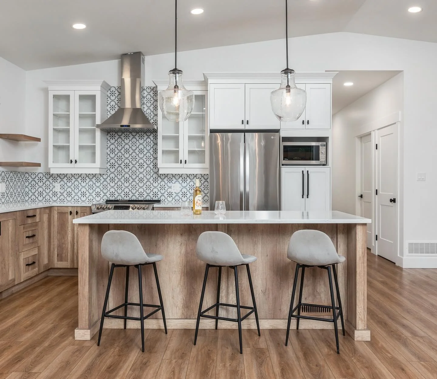 This super sweet, stylish, rancher home, is uttterly jammed packed with features!

Want more info on this beauty @harryharcharansingh.realestate  from the offices of @annemurphyandassociates .

#okanaganrealestate 
#okanaganrealestatephotography 
#ok