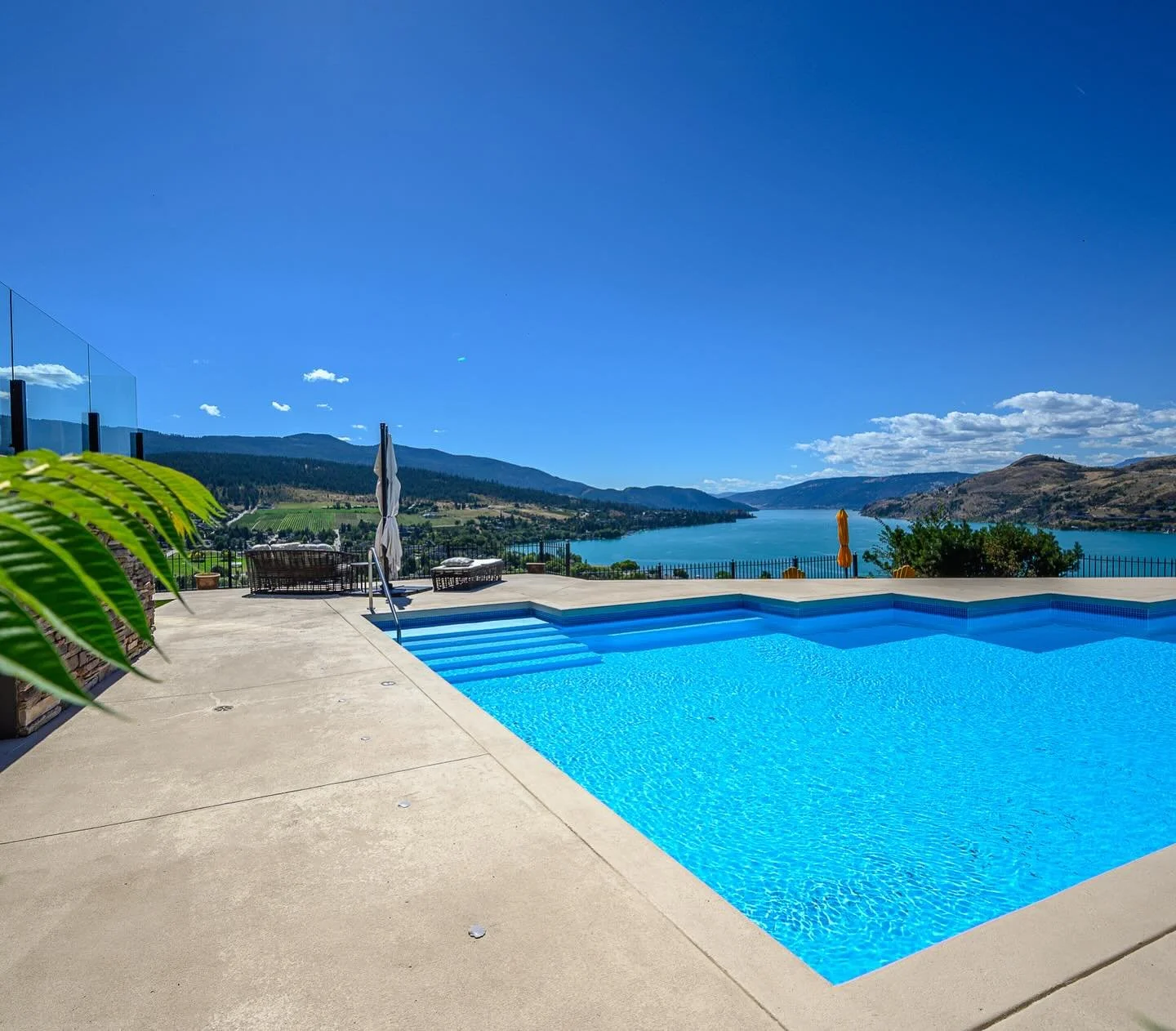 Gorgeous day, spectacular view, stunning pool&hellip;&hellip;
Check out this lovely listing from @remaxpriscilla

#okanaganrealestate 
#okanaganrealestatephotography 
#okanaganlife 
#okanaganlifestyle 
#realestatephotographer