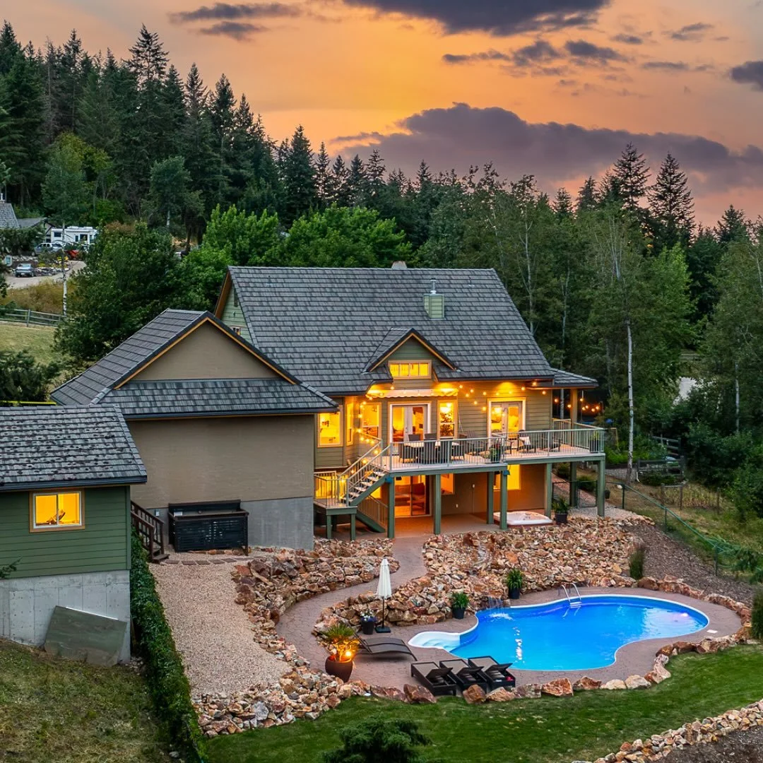 This beauty doesn&rsquo;t have a bad angle! It was a pleasure to shoot this twilight on this stunning property for @martygilbertrealestate coming soon!

#okanaganrealestate 
#okanaganrealestatephotography 
#okanaganlife 
#okanaganlifestyle 
#realesta