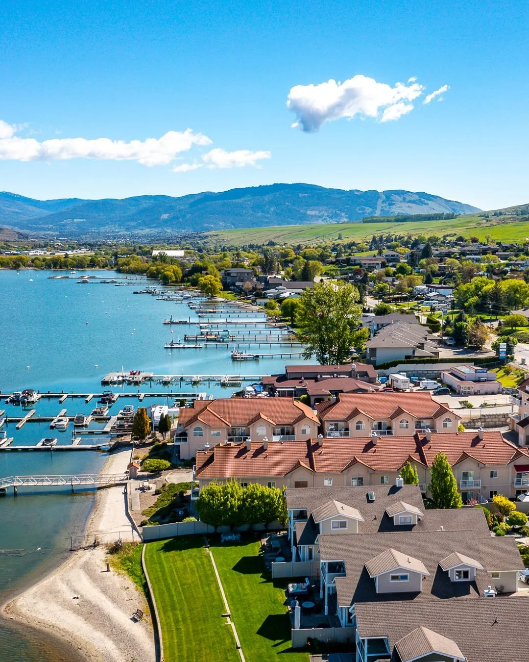This little beauty was shot for @sarahkennedy861 .  Perfectly located with scenic Okanagan Lake as its backdrop, what&rsquo;s not to love ❤️.

#okanaganrealestate 
#okanaganrealestatephotography 
#okanaganlife 
#okanaganlifestyle 
#realestatephotogra