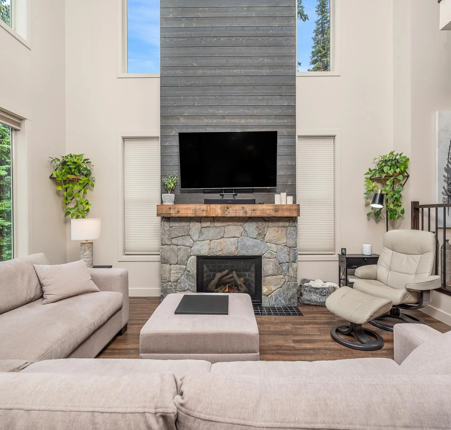 Looking for an amazing property for you or your clients up at Silver Star Mountain, than check out this coming soon from @tracydanbrook.realestate 

#okanaganrealestate 
#okanaganrealestatephotography 
#okanaganlife 
#okanaganlifestyle 
#realestateph