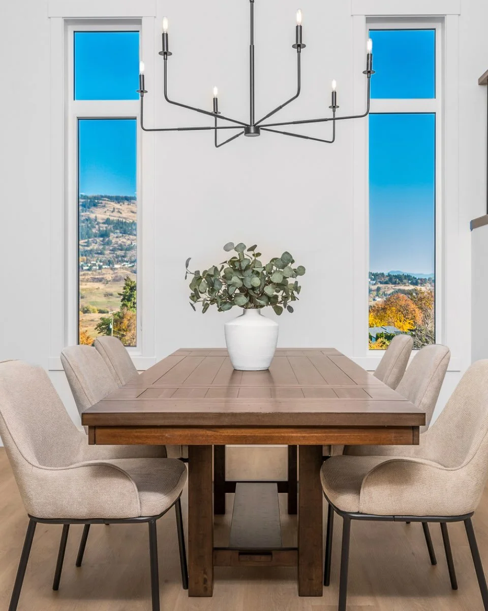 An impeccably designed home, with beautiful craftsmanship.  Want to know more ? Check out @evertonridgehomes !  Thanks for the opportunity to capture this beauty!

#custombuilder 
#designphotography 
#okanaganlife 
#designinspiration 
#designphotosho