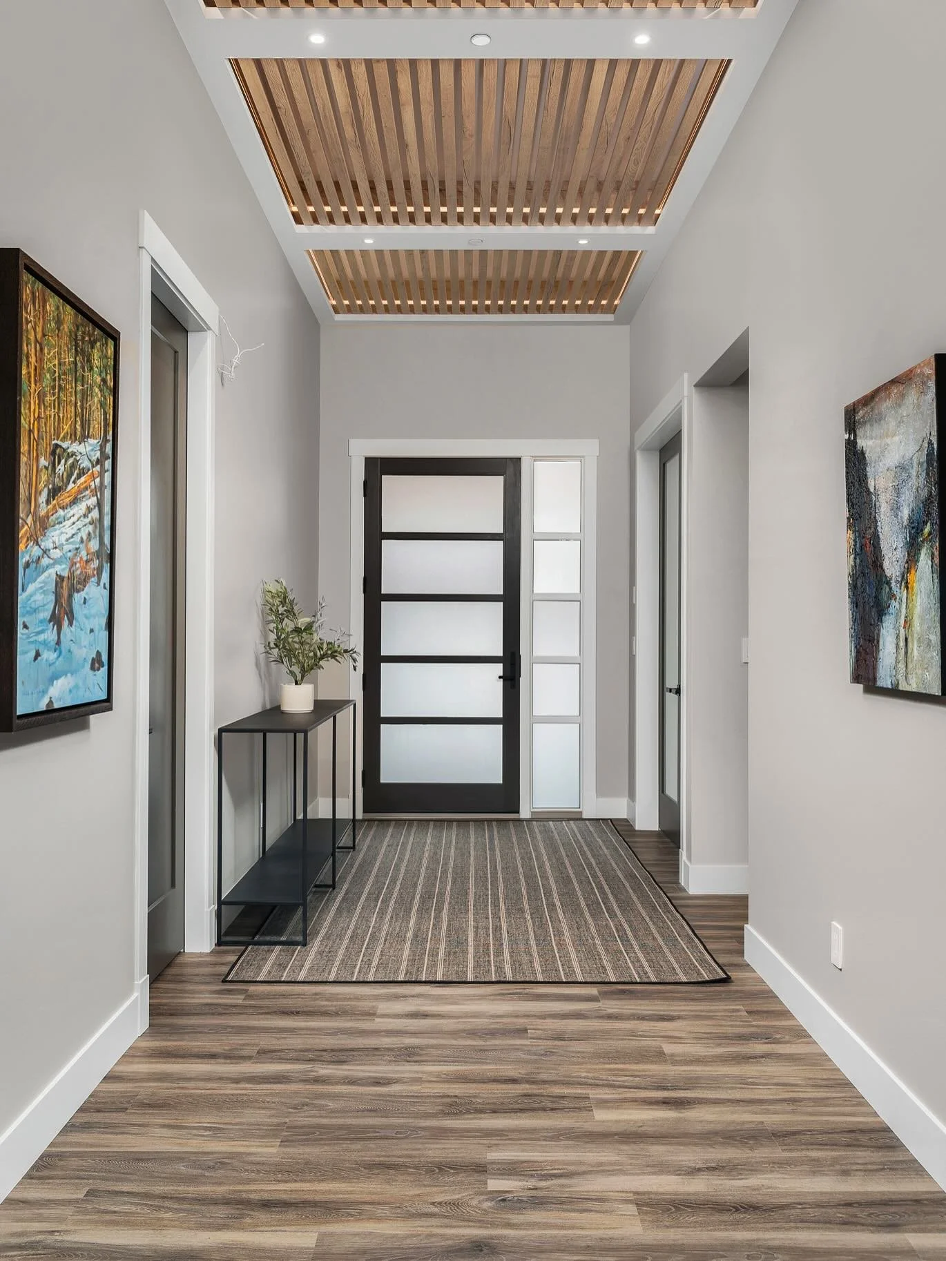 This beautiful home is layered with stylish design and sophisticated touches.

Builder:
@evertonridgehomes 
Countertops:
@adriaticgranitemarble 
Cabinetry:
@kekulibaycabinetry 

#designshoot 
#designphotography 
#okanaganrealestate 
#okanaganrealesta
