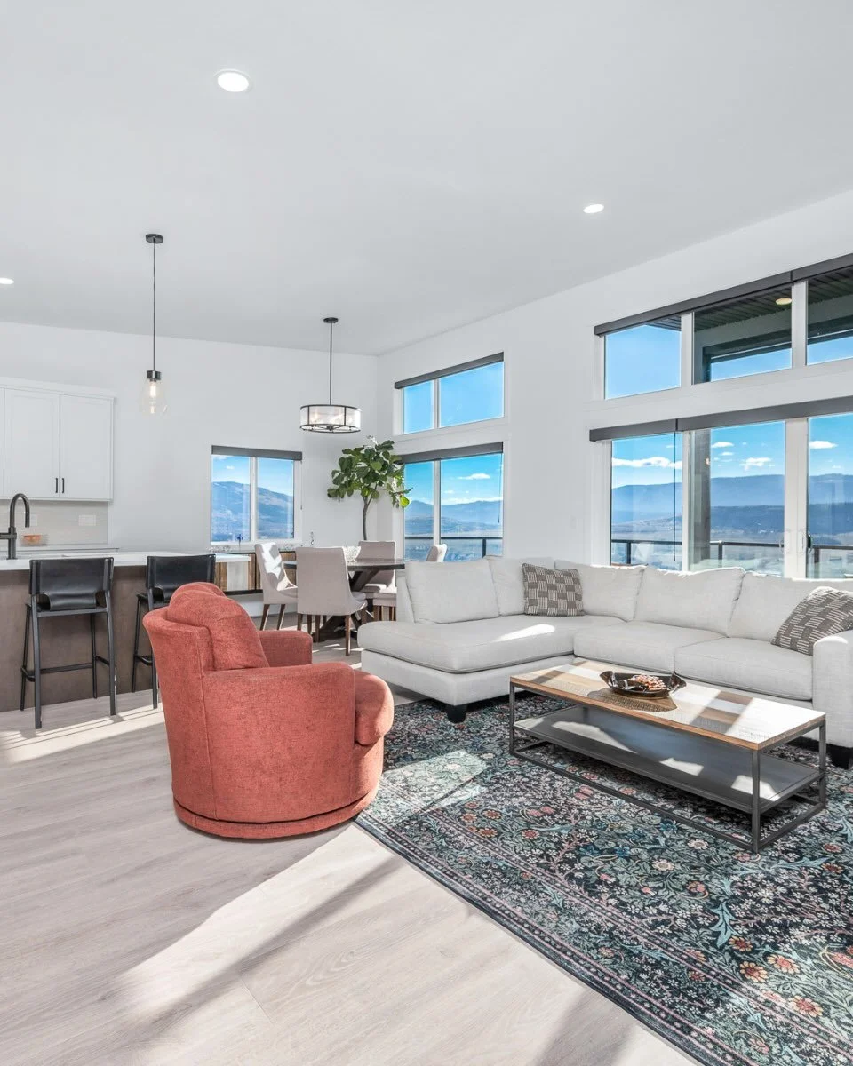 Spectacular 24-hour view! Panoramic valley and Okanagan Lake during the day and mesmerizing City of Vernon lights glittering at night. Located on a quiet cul-de-sac of only 10 homes, this townhome unit is perfect for an effortless lifestyle whether y