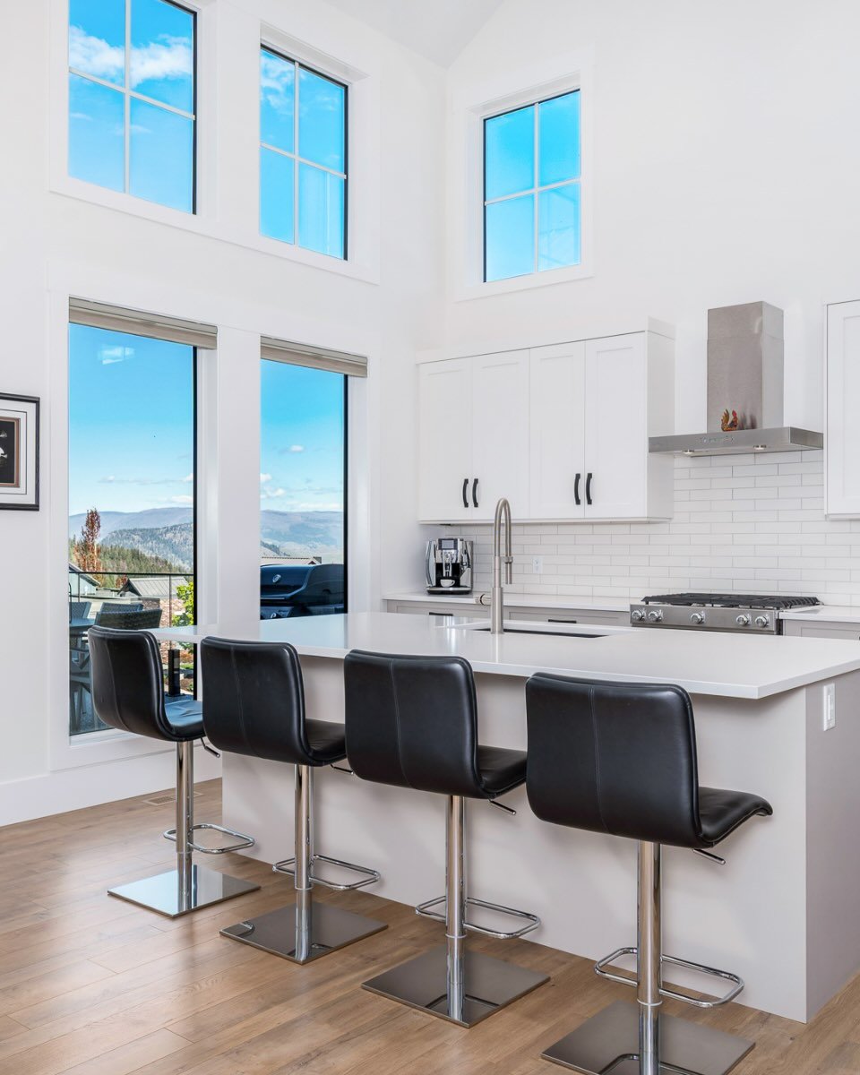 Check out this fantastic Coming Soon! Predator Ridge 😍

@aj.eathorne 

#predatorridge 
#okanaganrealestate 
#realestatephotography 
#okanaganlife 
#remaxvernon