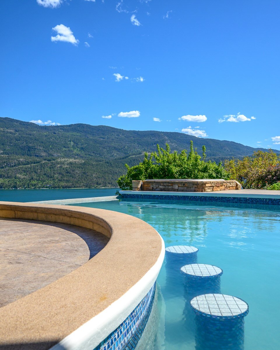 What a simply stunning view for this Coming Soon. Overlooking the incomparable, Kalamalka Lake, you don&rsquo;t want to miss it.  Check out this sneak peak!
@nikkijaimeskelowna_realestate 

#okanaganlife 
#okanaganrealestate 
#okanaganlifestyle 
#rea