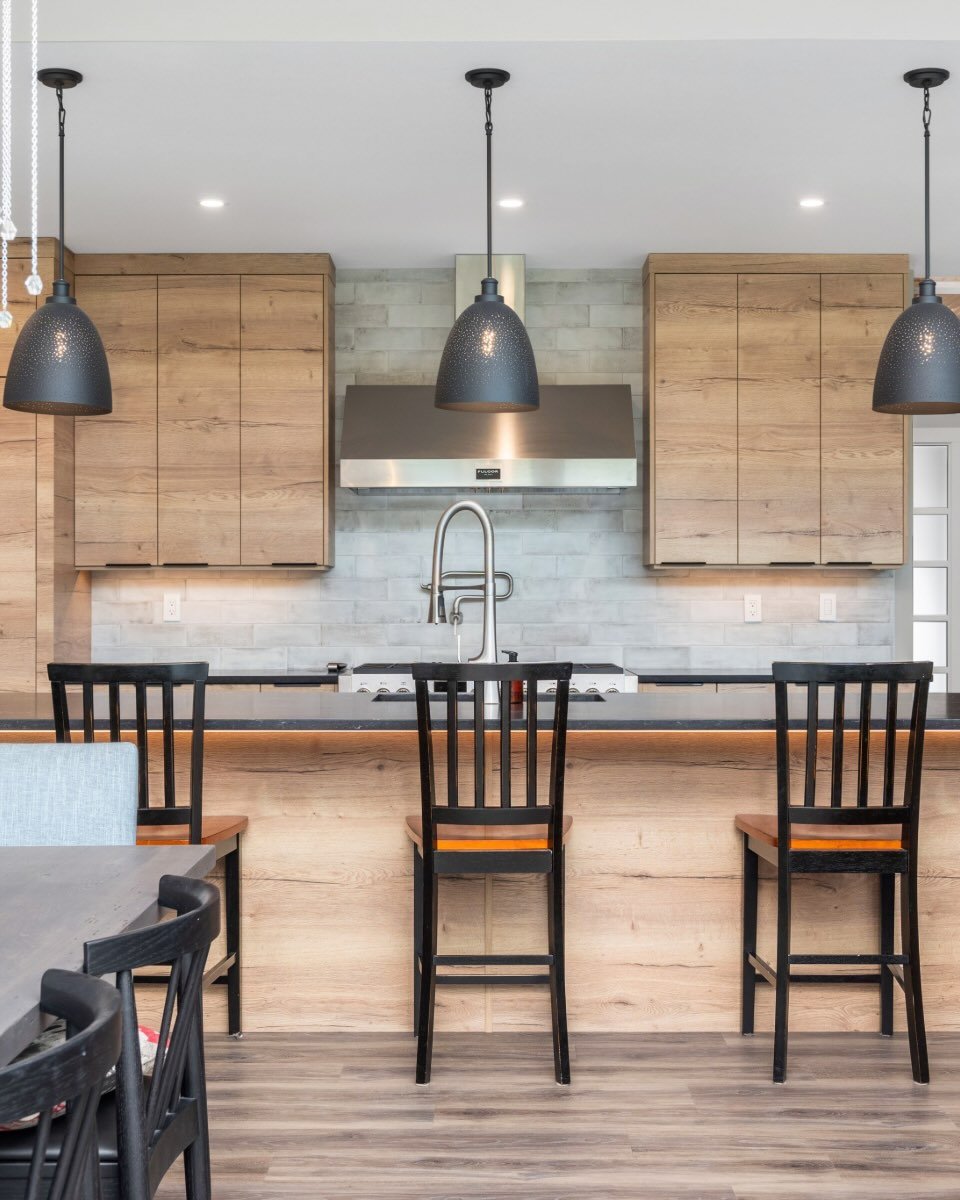 This exquisite, thoughtfully designed home, is paired with quality craftsmanship, giving just a small glimpse of Everton Ridge Homes.

Stunning views and a tailored kitchen and pantry. Gorgeous!

#qualitycraftmenship 
#customhomebuilders 
#designphot