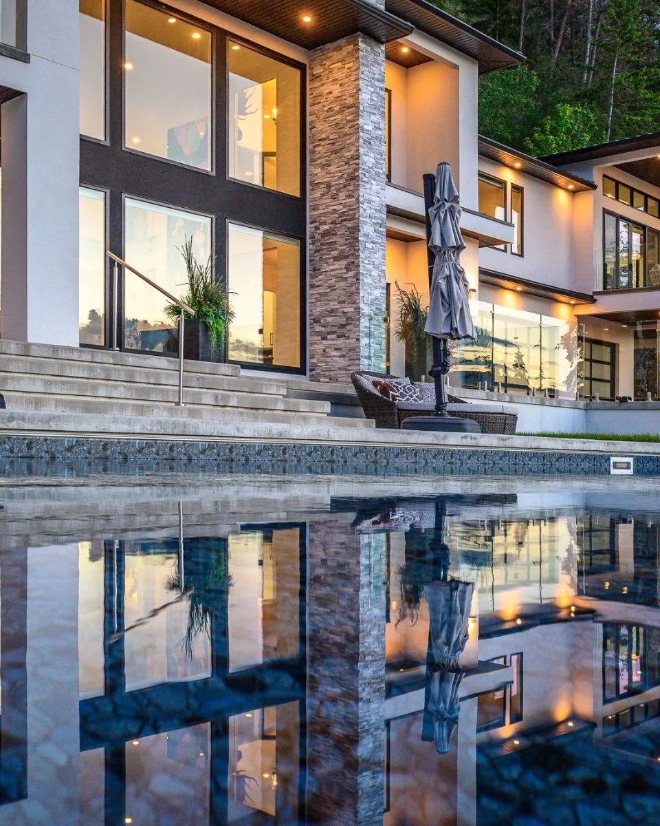 Coming soon on Sunset Boulevard &hellip; Offering stunning views of Lake Okanagan, privacy and sophisticated style. 

@chamberlainpropertygroup 

#okanaganlifestyle 
#vernonrealestate 
#twightlightrealestatephotography #luxurylisting 
#okanaganreales