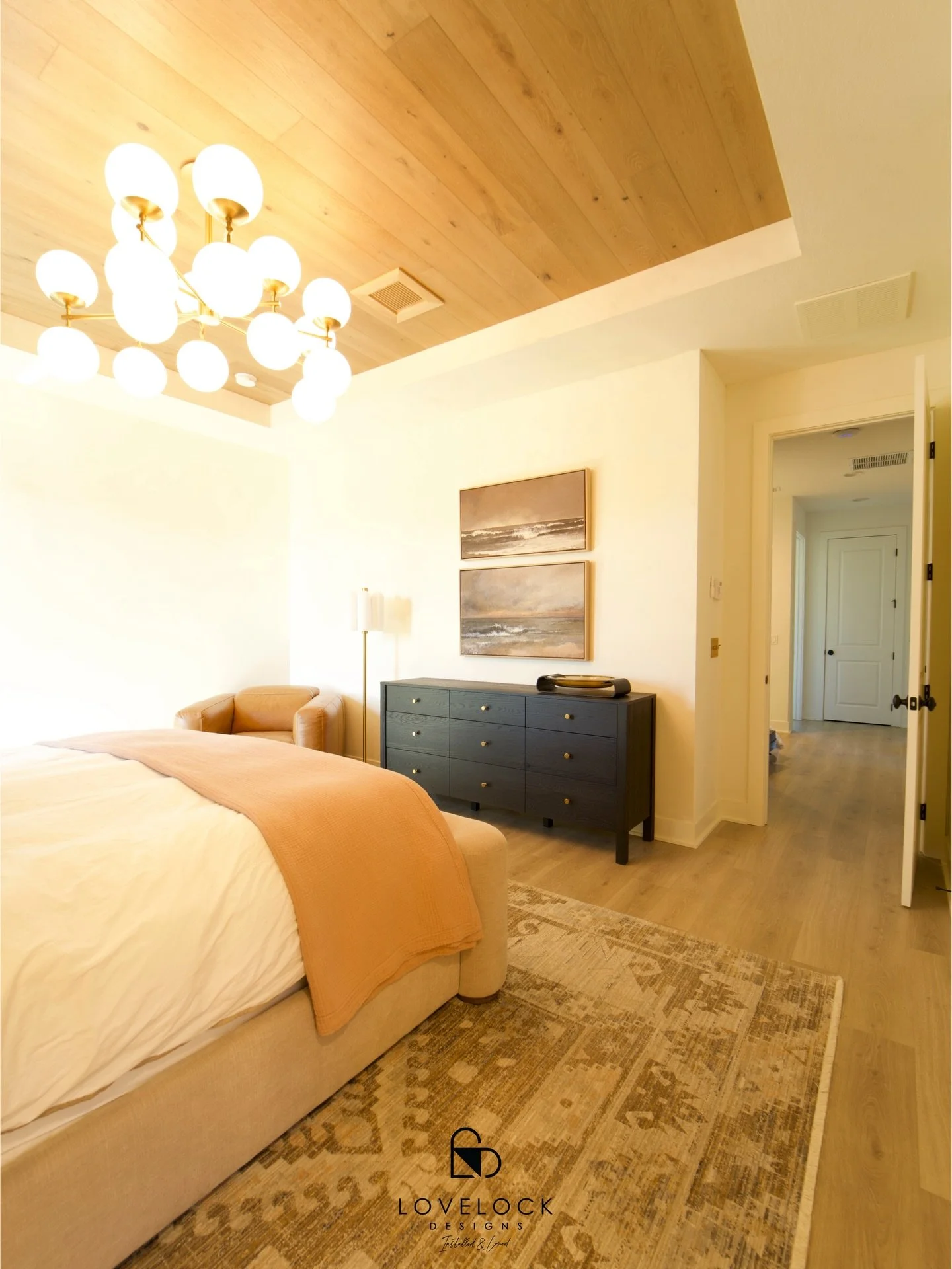 How do you envision your retreat? Our client wanted more than cozy and timeless she wanted an escape. A place where the doors can close, the kids fade into the background (by closing the door on them😂), and mornings linger well past the snooze butto