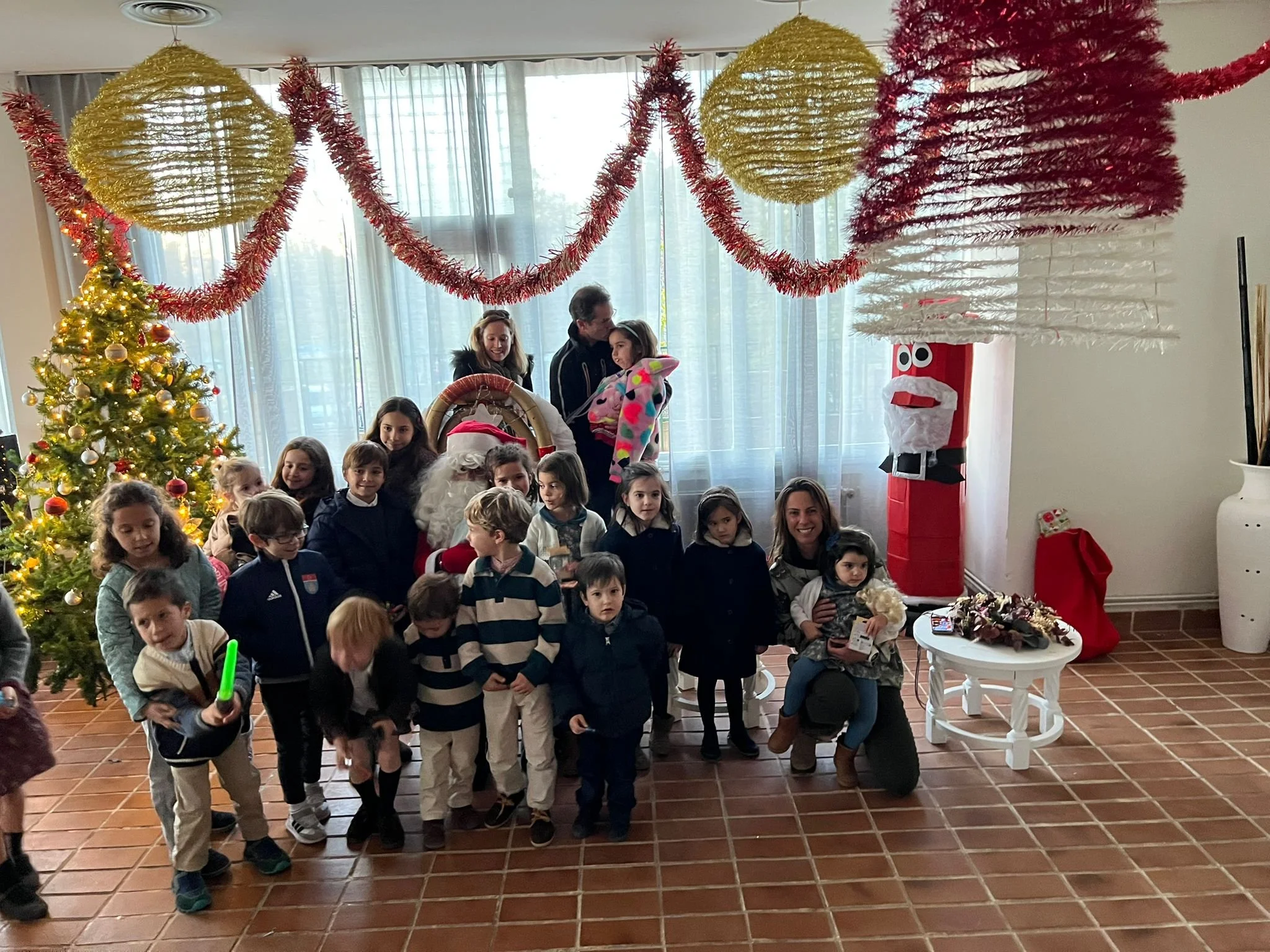 Papá Noel realiza su tradicional visita al RZCT 