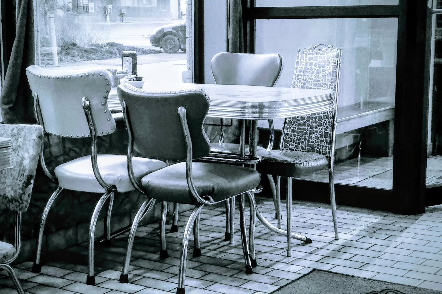 Wow! Another year comes to a close and we are excited to see you in 2026! Come by tomorrow and start your year off right! Open New Year's day 9-1pm. New menu, same #2stardiner #buhbye2025