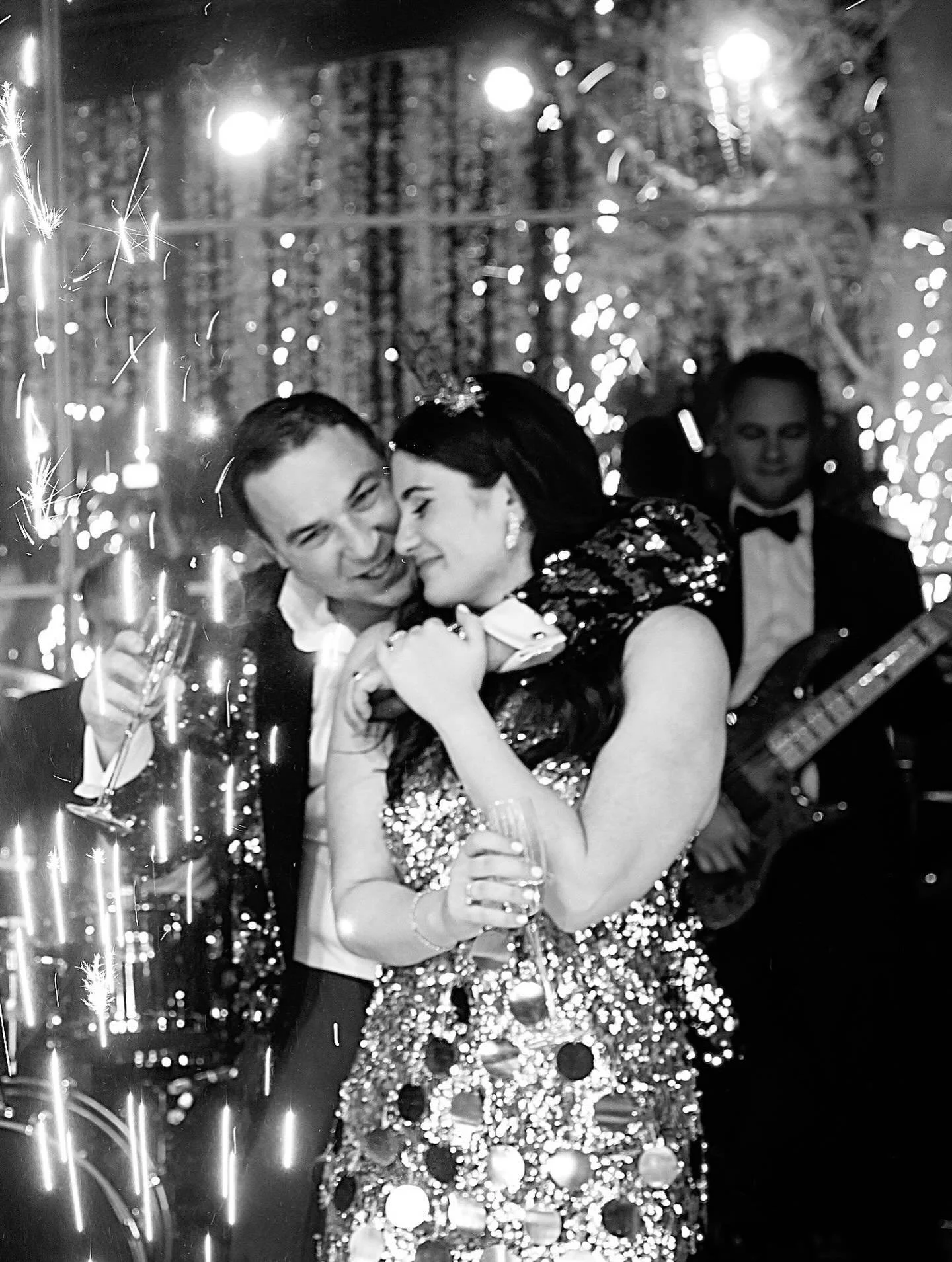 Wishing everyone a happy and healthy New Year ahead! 

Bride and groom: @randi.hecht @maxhecht1 
Photographer: @jamielevinephotography 
Planning: @fabridalstyling 
Hair: @hair_by_laurenr 
Makeup: @brianbmuphair 
Florals and design: @konstantinosflora