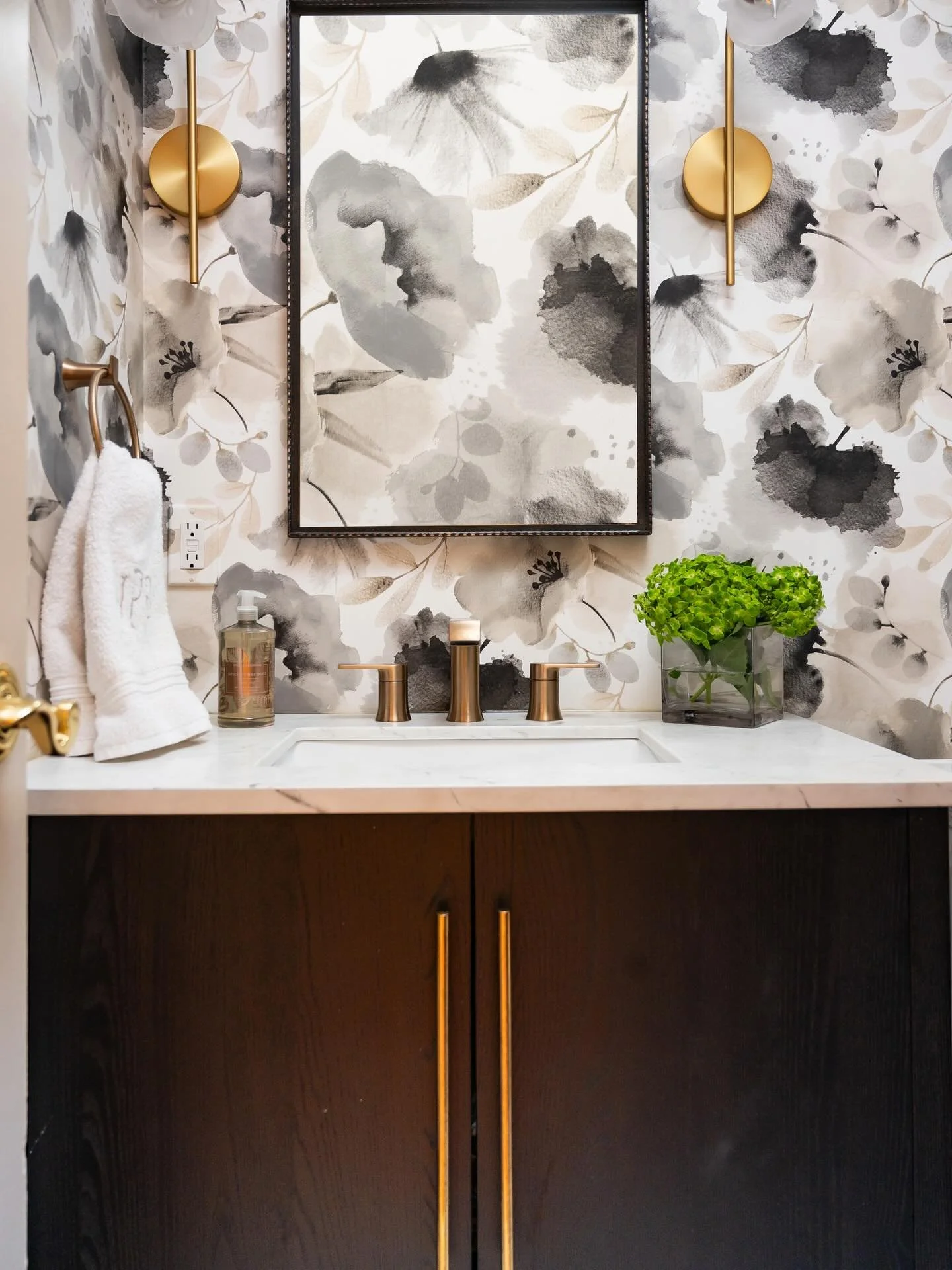 I adore designing POWDER ROOMS ✨

The perfect place to take design risks and be bolder than you may choose in the rest of your home. 

Swipe through to see some of my favorites ! 

#powderroom #bathroomdesigns #bathroomremodel #wallpaper #howyouhome 
