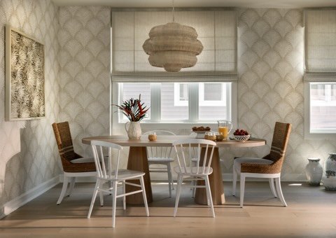 DINING ROOM &hellip; but make it casual and beachy for your favorite after beach day dinners ☀️🌴

Designer: @jennlcameron 
📸: @andyschwartz_ 

#diningroomtable #diningroomdesign #beachhomes #transitionaldesign
