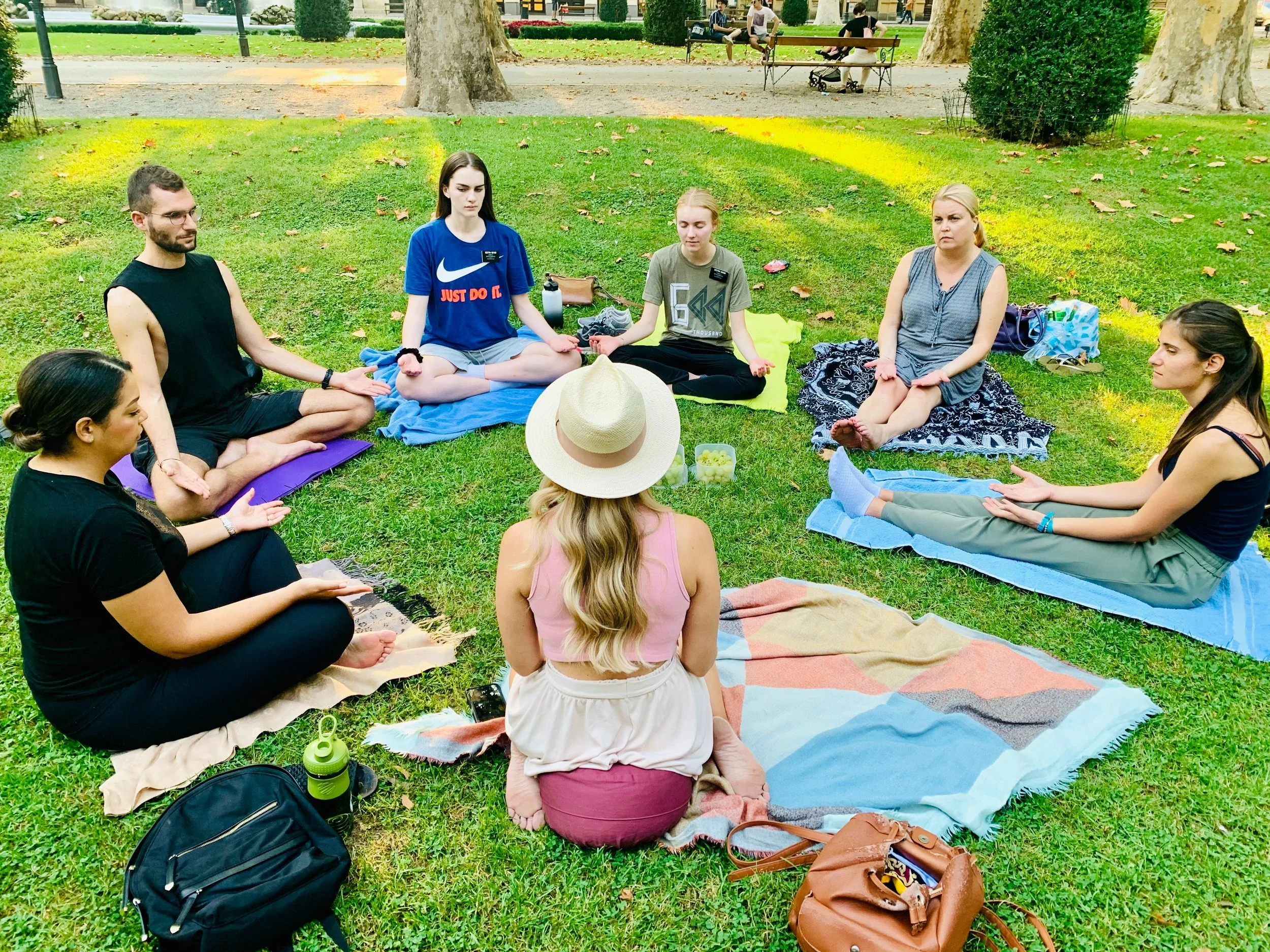 rebecca michelle, meditation coach leading a meditation workshop in the park