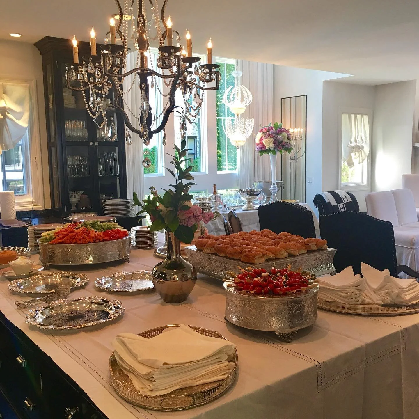 #FBF &hellip;Oh how I love🖤 a kitchen island🏝 moment mixed with a Buffet moment! Don&rsquo;t forget your 🍽 silver&hellip; there&rsquo;s no telling when we will get our tomorrow&rsquo;s so don&rsquo;t save the good stuff Use it!! And Cue the 🎶 and