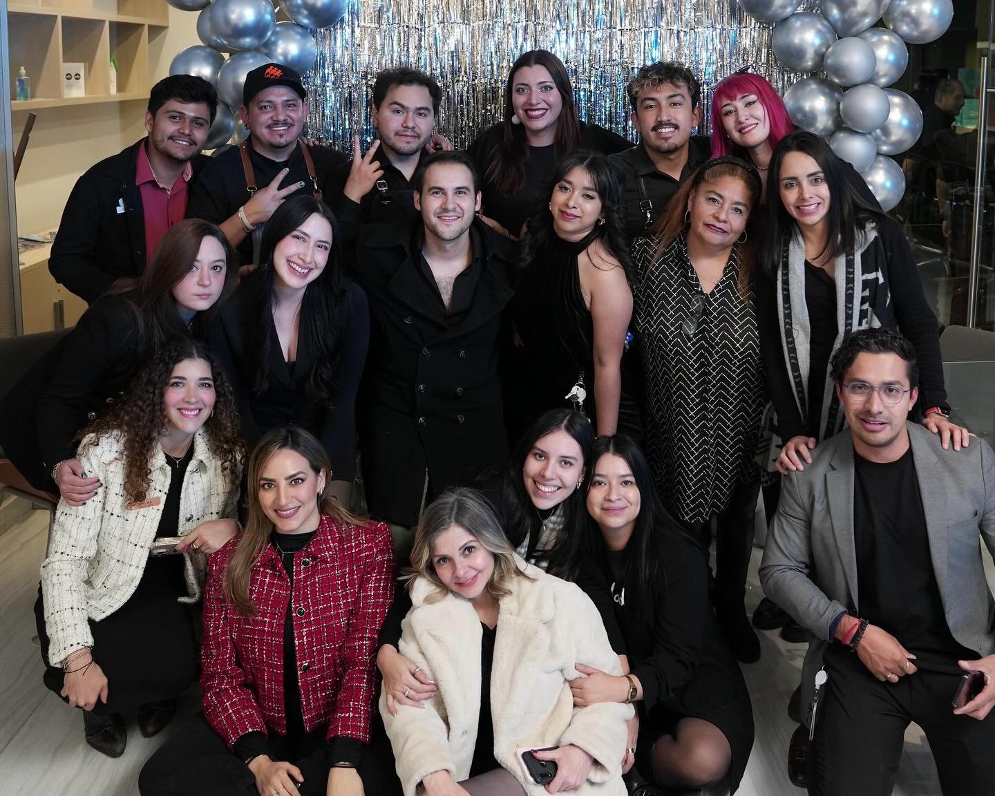 🎉 &iexcl;Celebramos 8 a&ntilde;os de IOS OFFICES Miyana! 🥂 Una noche incre&iacute;ble junto a nuestros socios, llena de buena m&uacute;sica, drinks y conexiones que inspiran. 💼✨ 

Gracias por ser parte de nuestra historia y por tantos momentos com